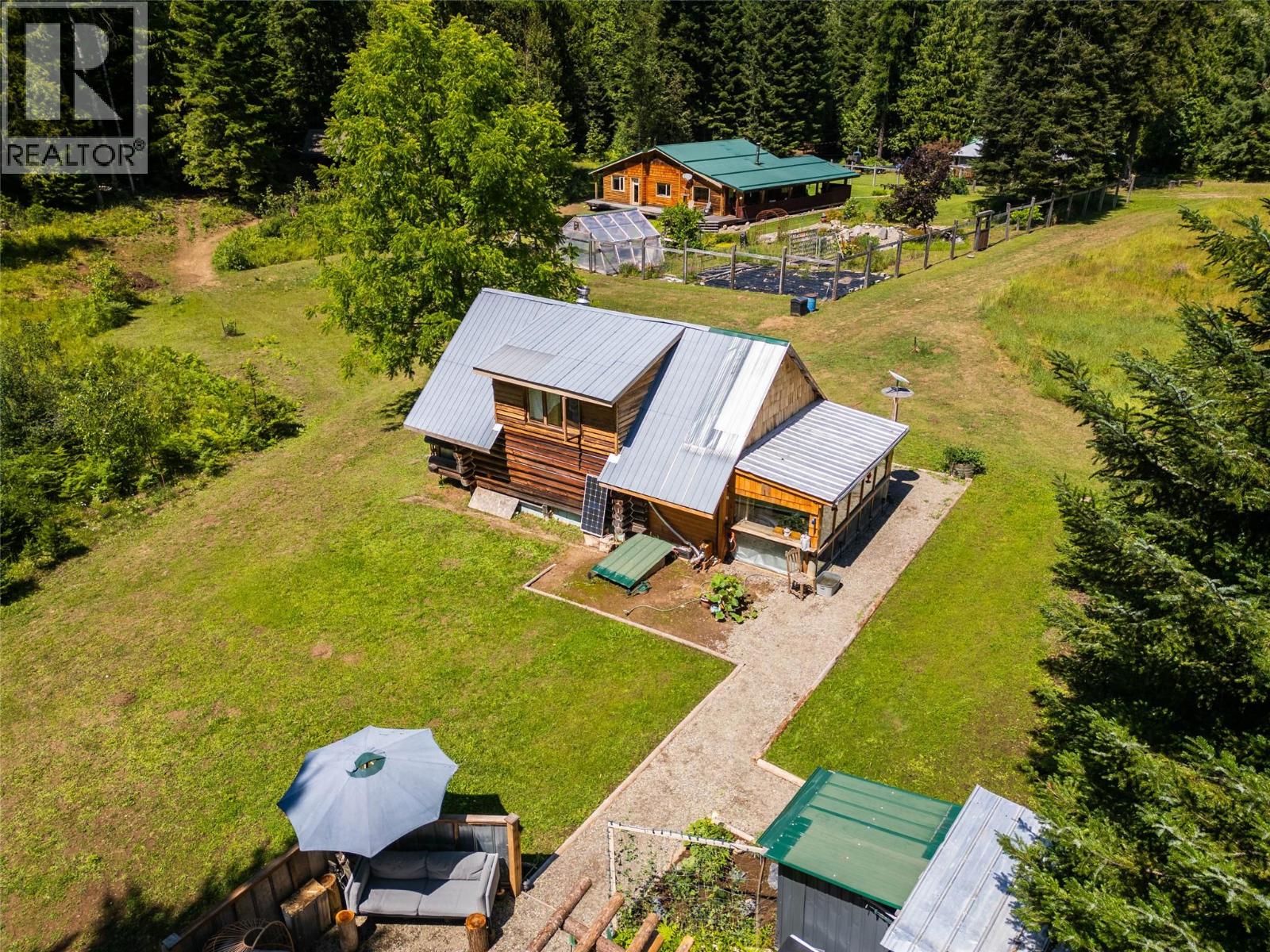 541 Bear Road, Salmo