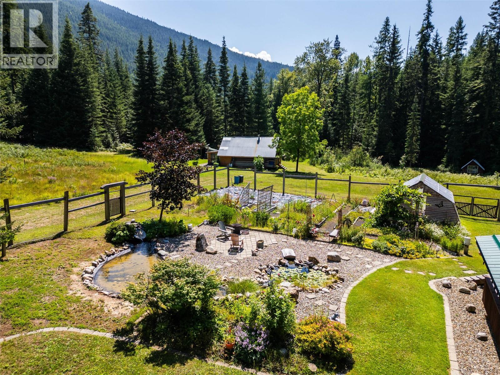 541 Bear Road, Salmo