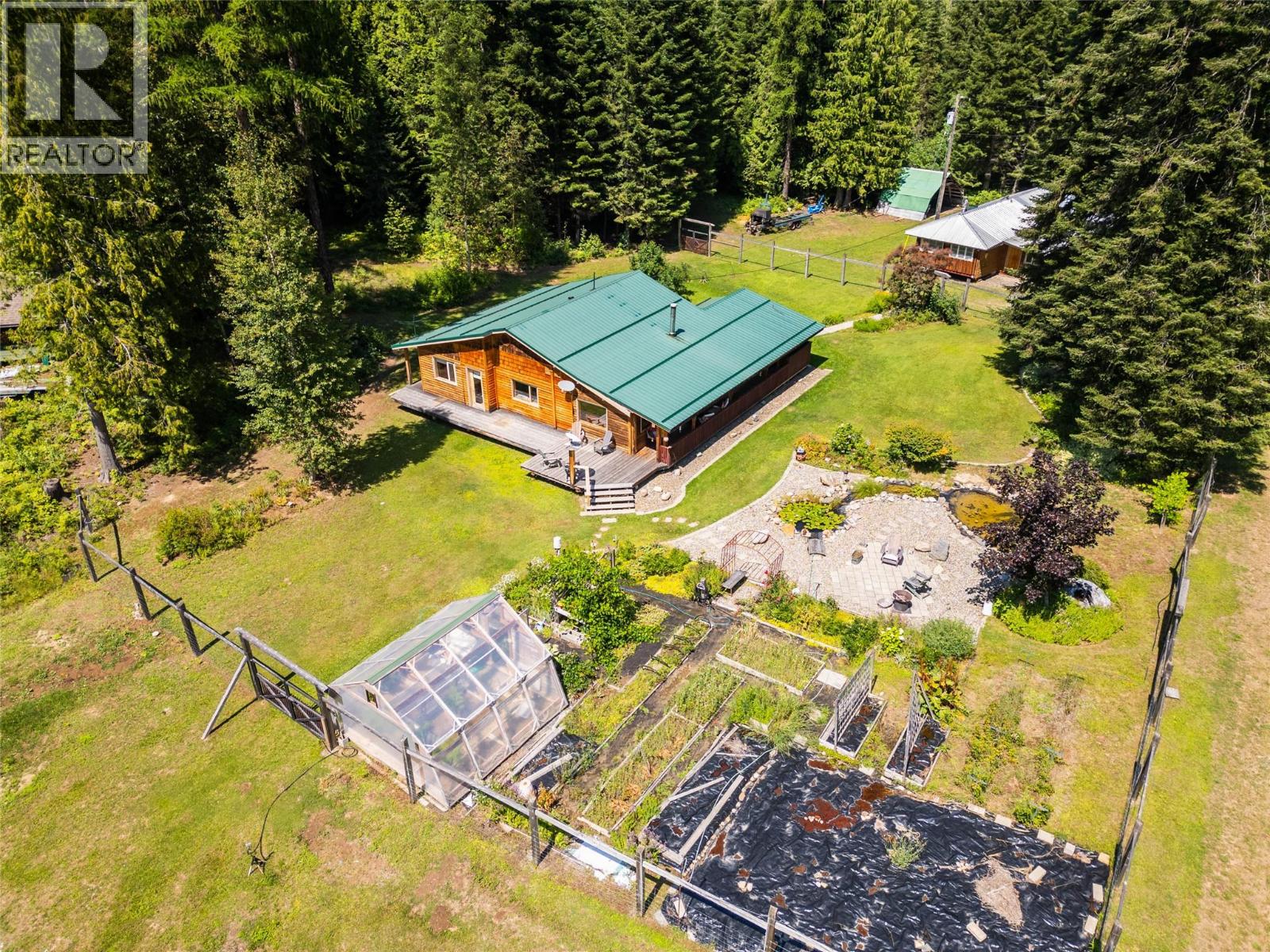 541 Bear Road, Salmo