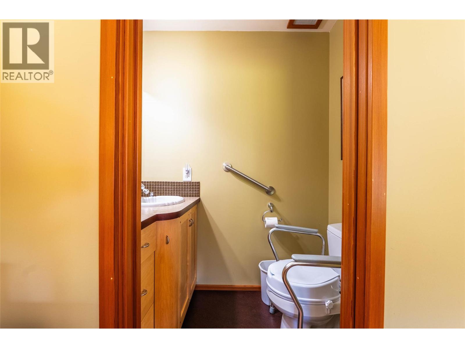 541 Bear Road, Salmo