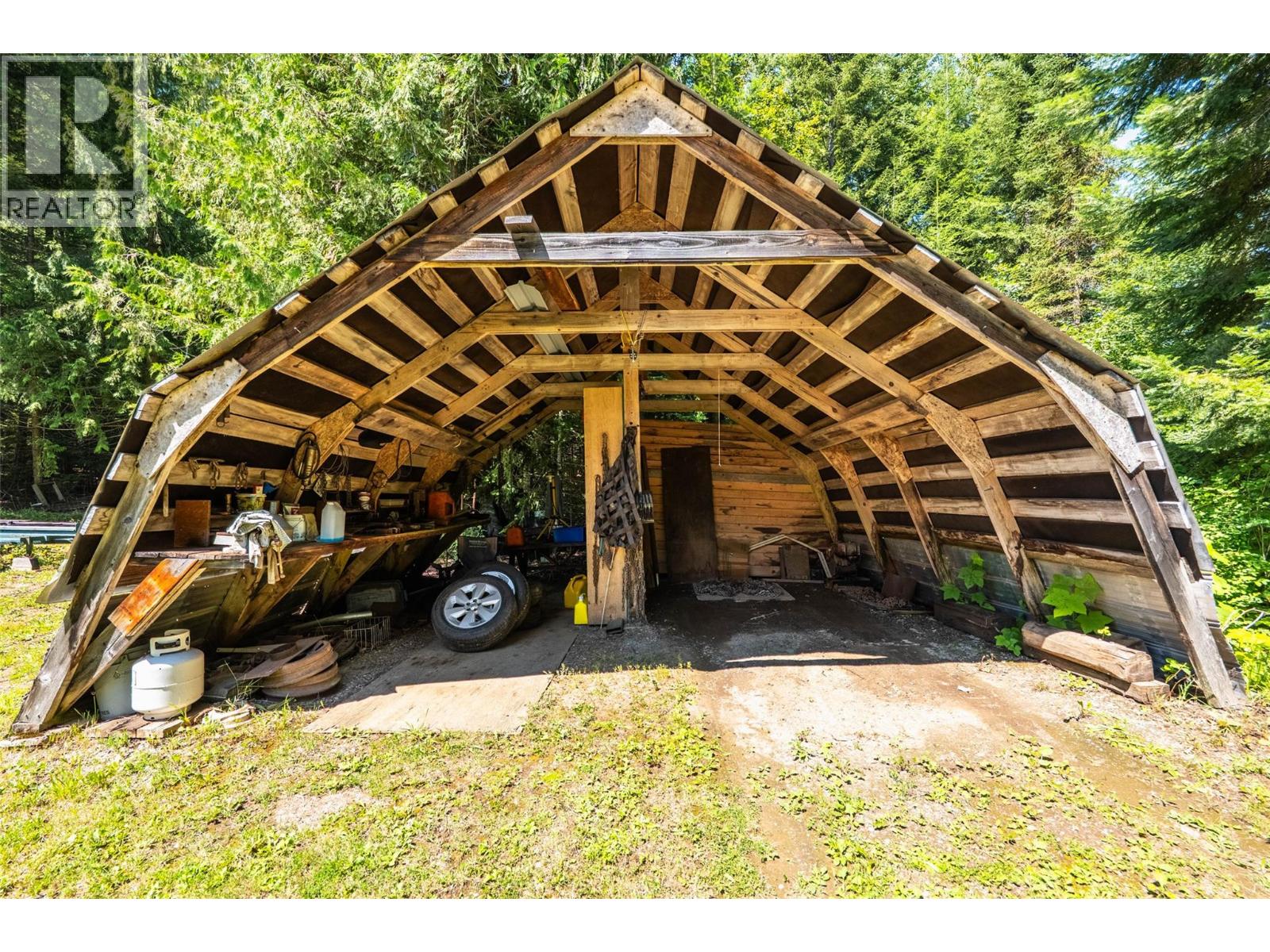 541 Bear Road, Salmo