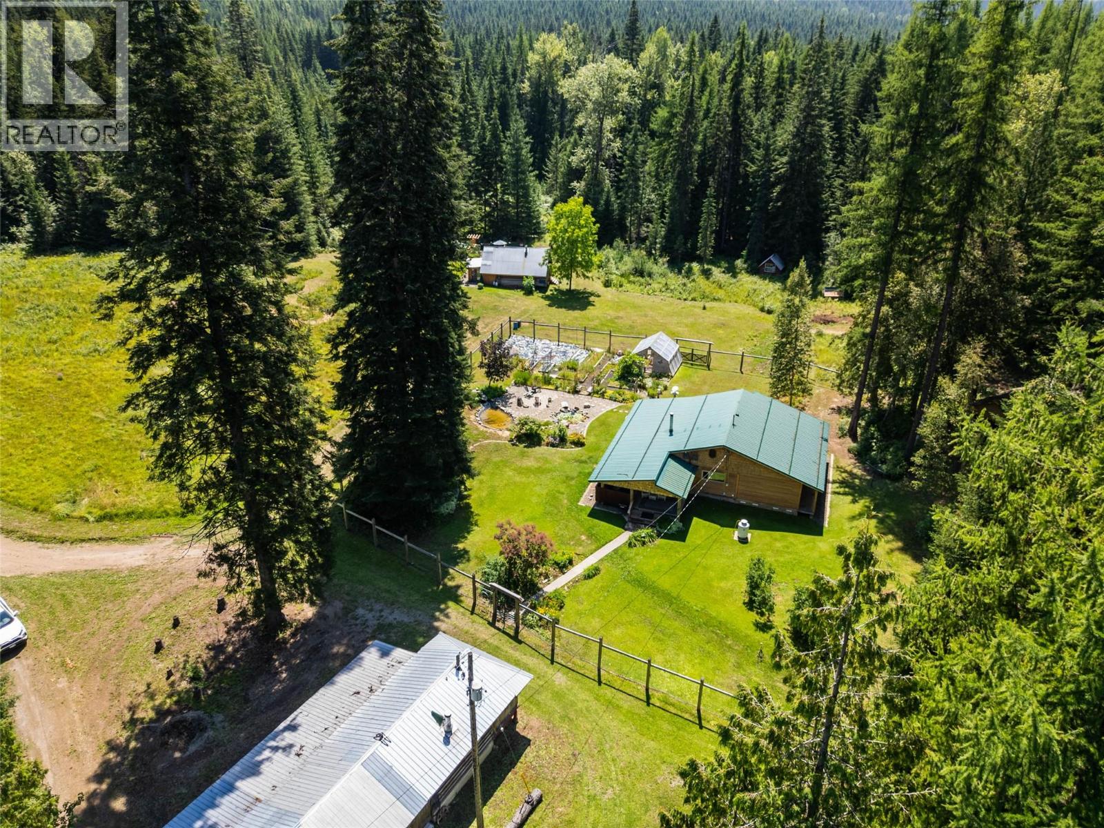 541 Bear Road, Salmo