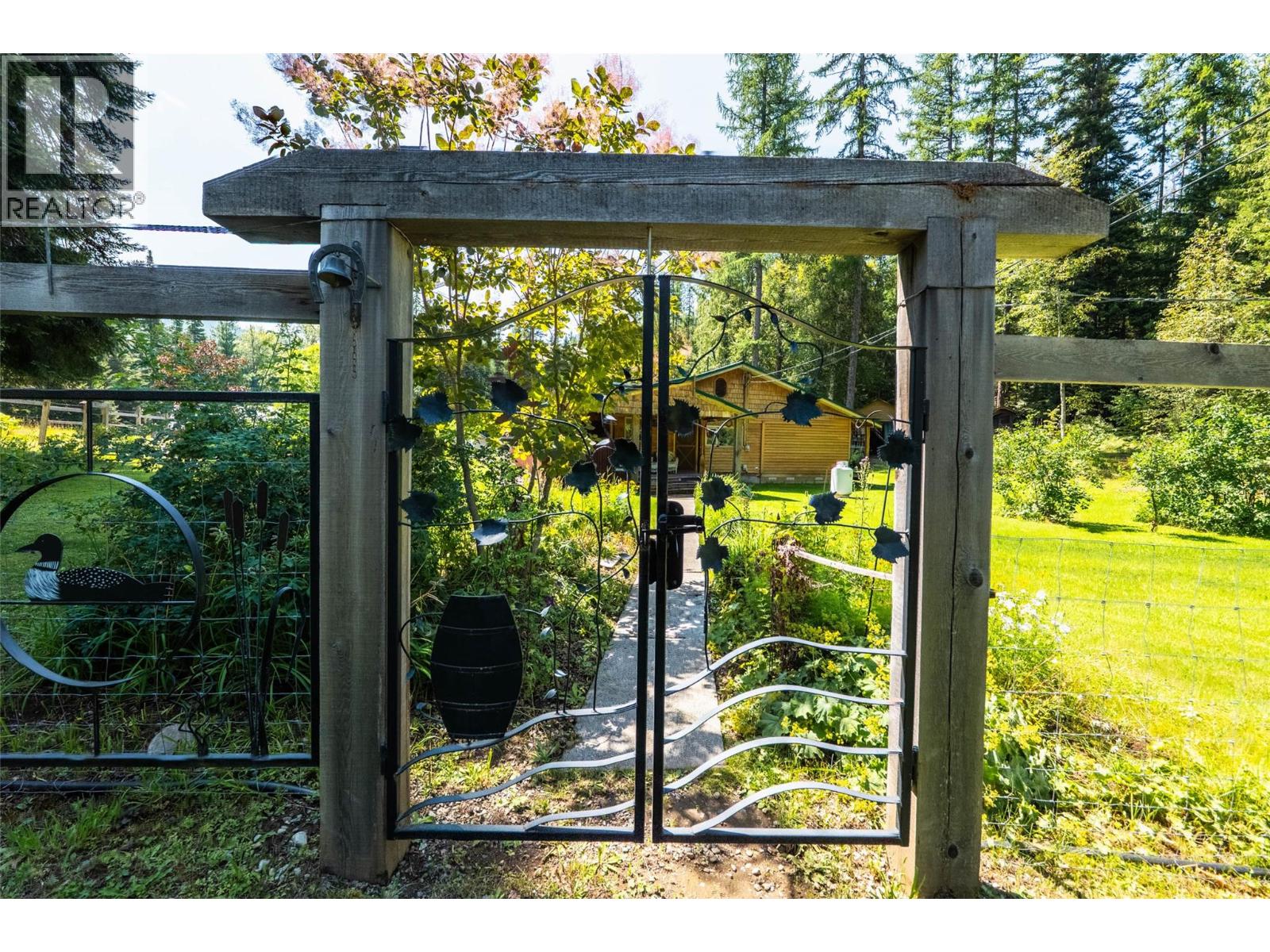 541 Bear Road, Salmo