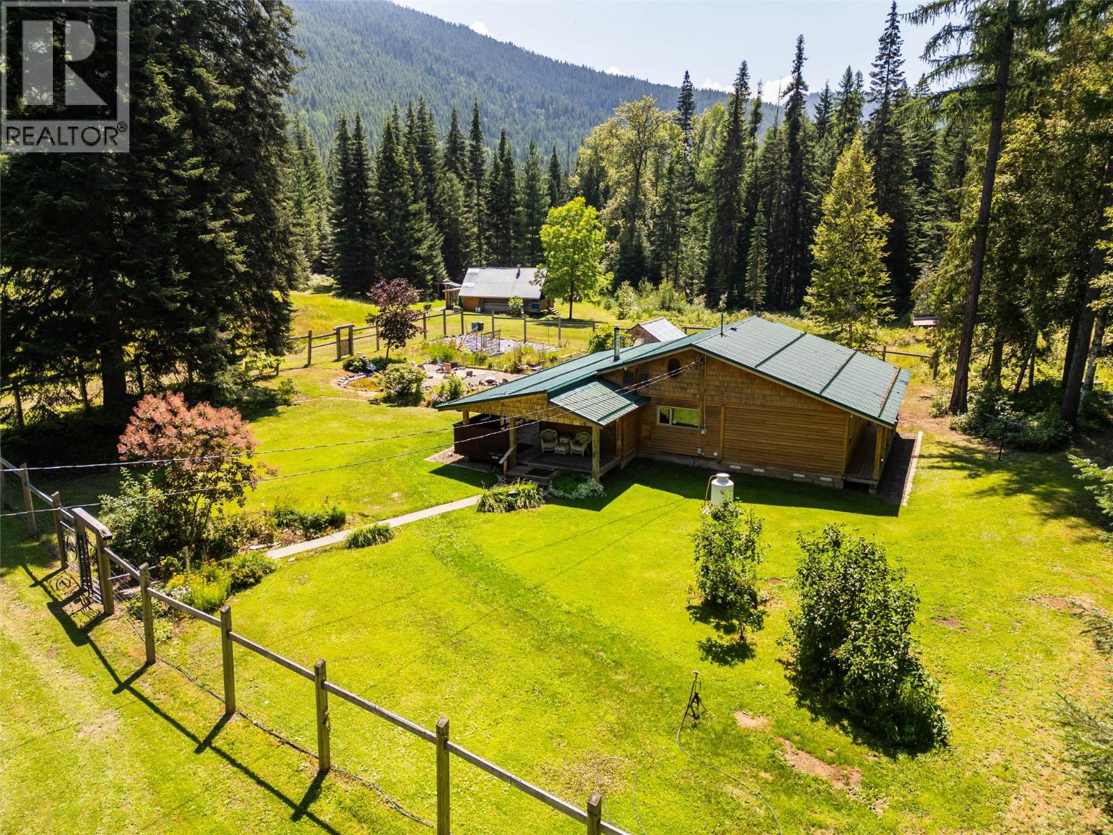 541 Bear Road, Salmo