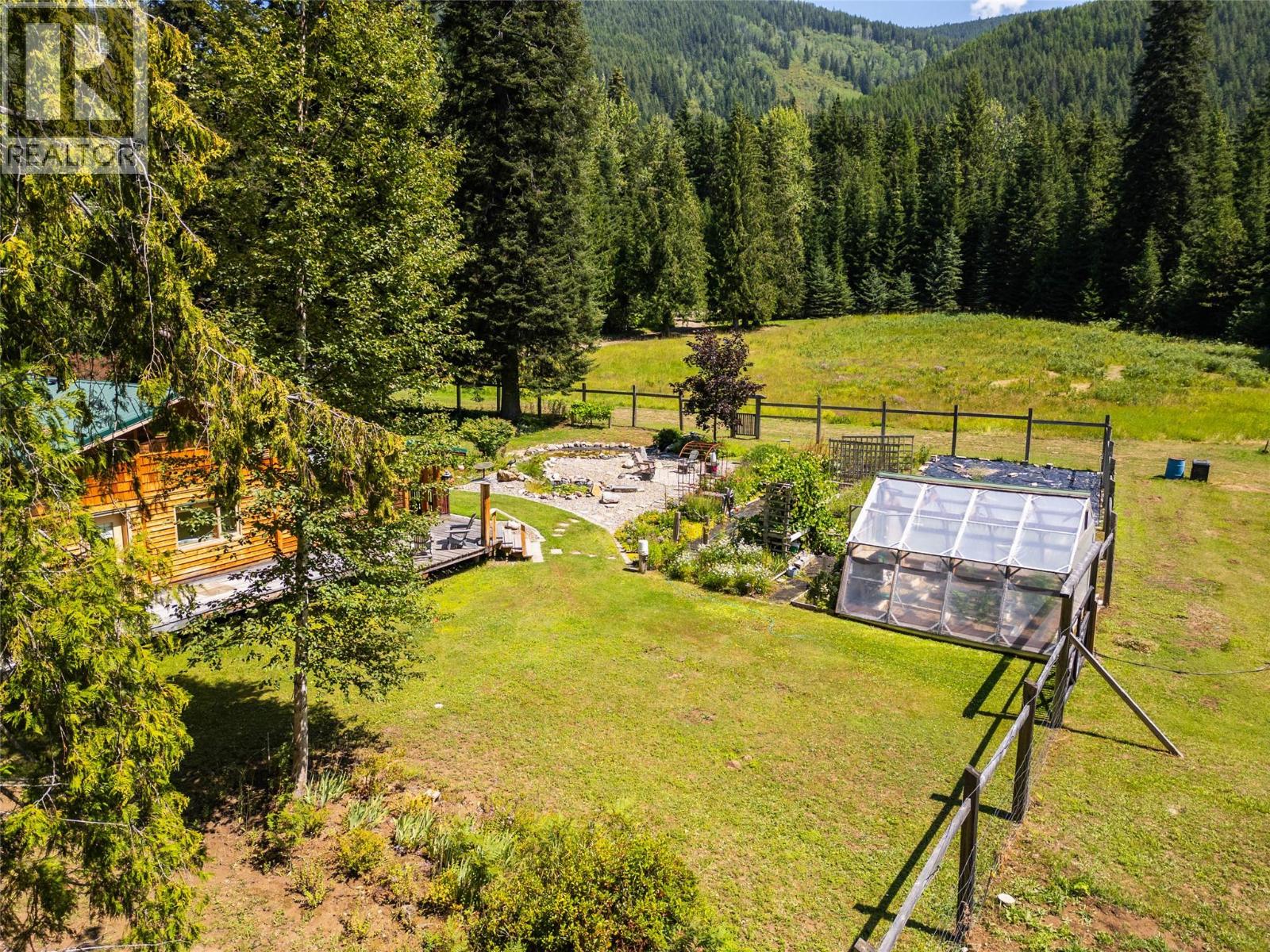 541 Bear Road, Salmo