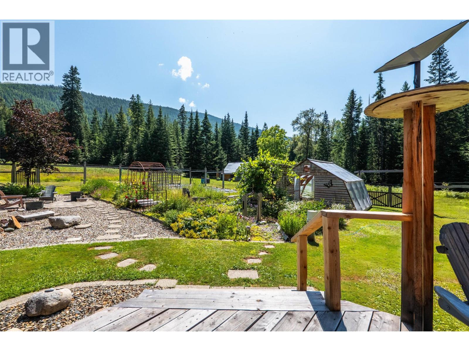 541 Bear Road, Salmo