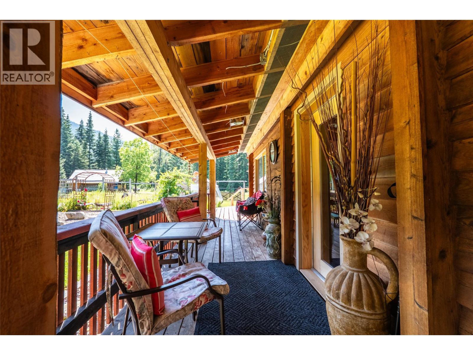 541 Bear Road, Salmo