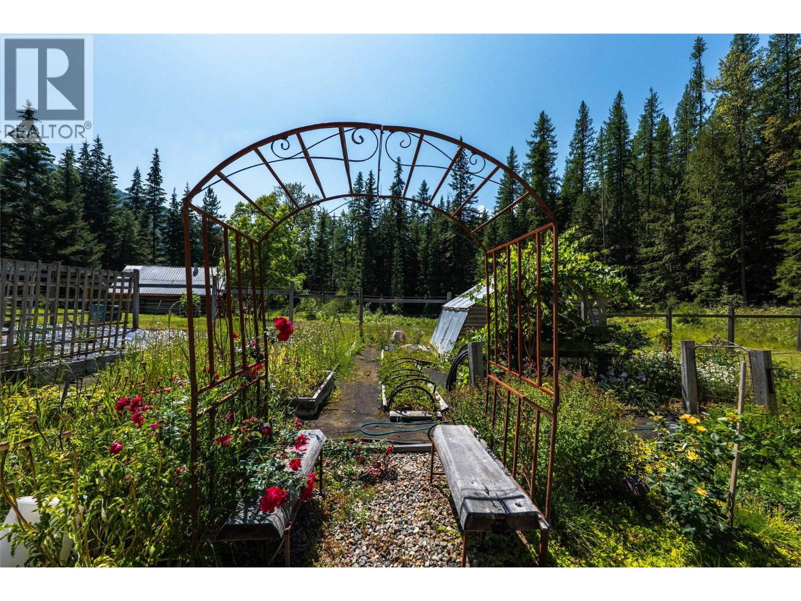 541 Bear Road, Salmo