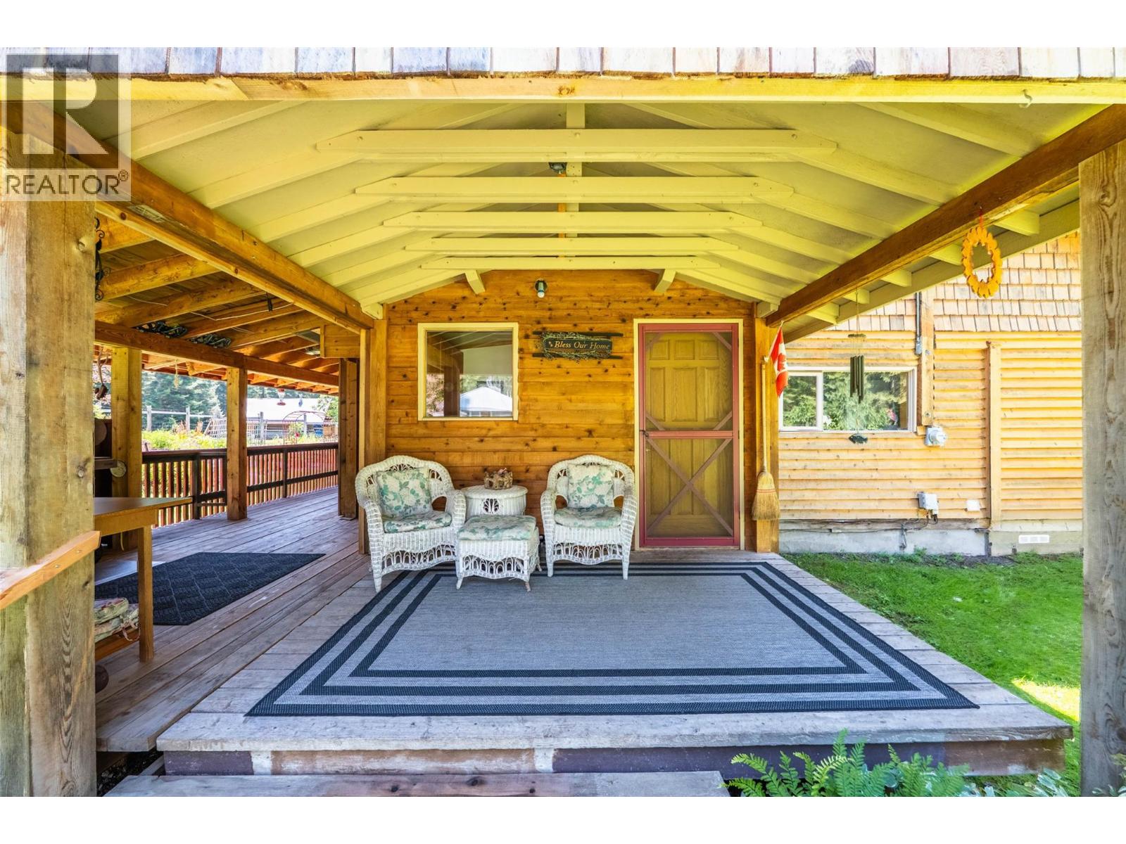 541 Bear Road, Salmo