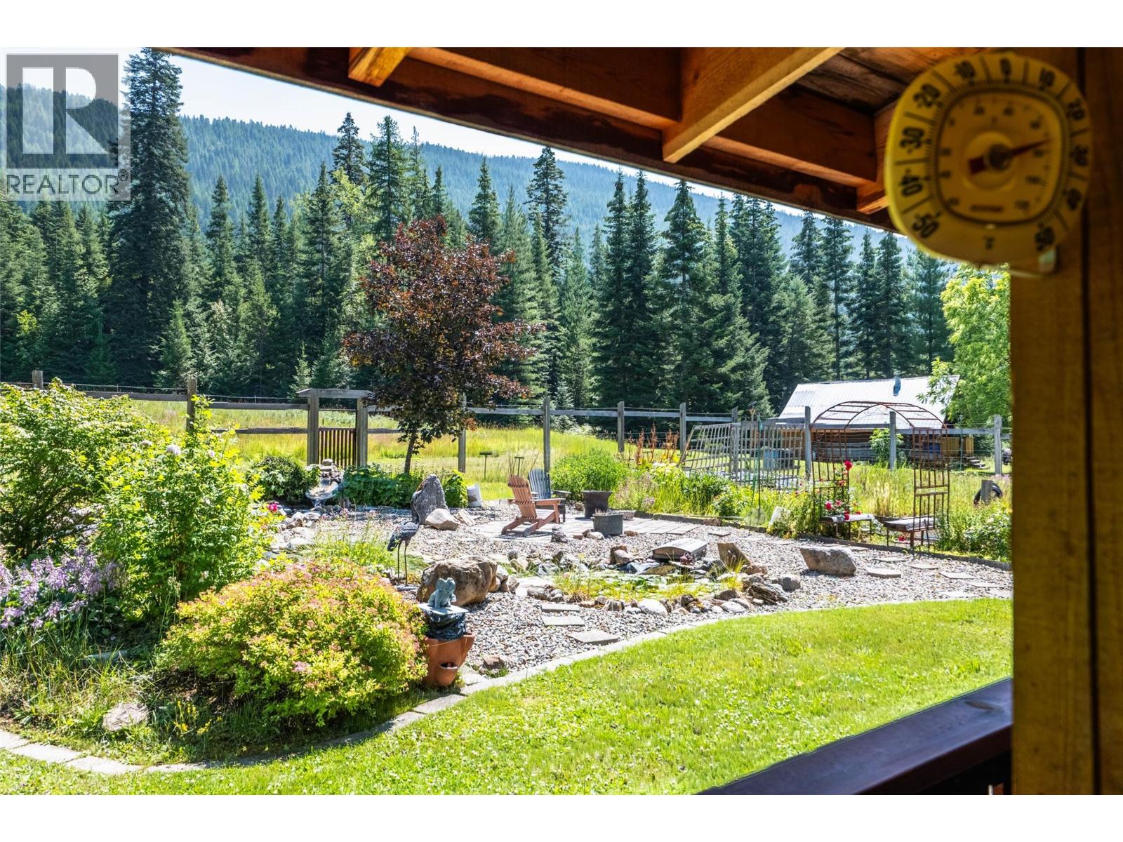 541 Bear Road, Salmo