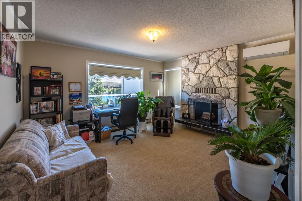 6764 LAKESIDE Drive, Oliver