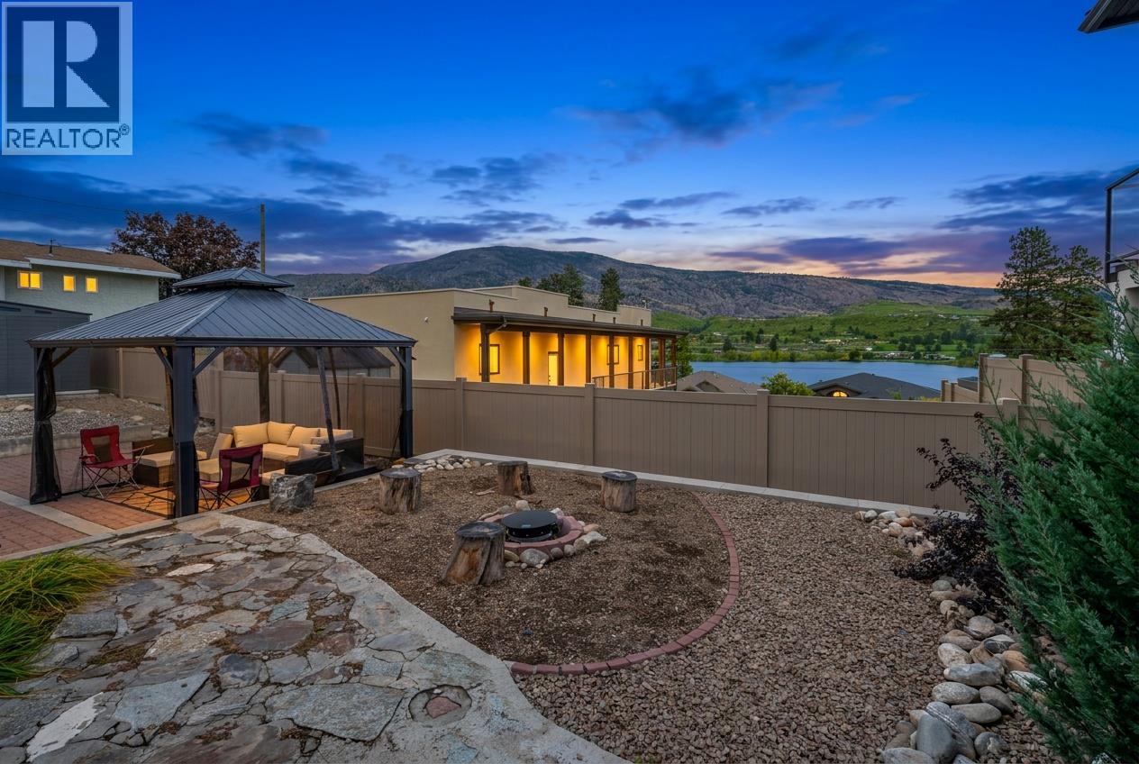 6764 LAKESIDE Drive, Oliver