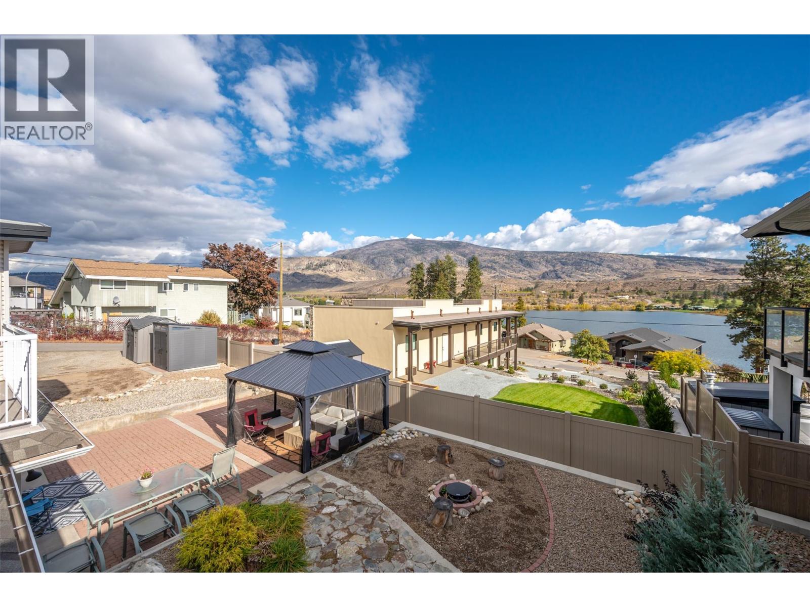 6764 LAKESIDE Drive, Oliver