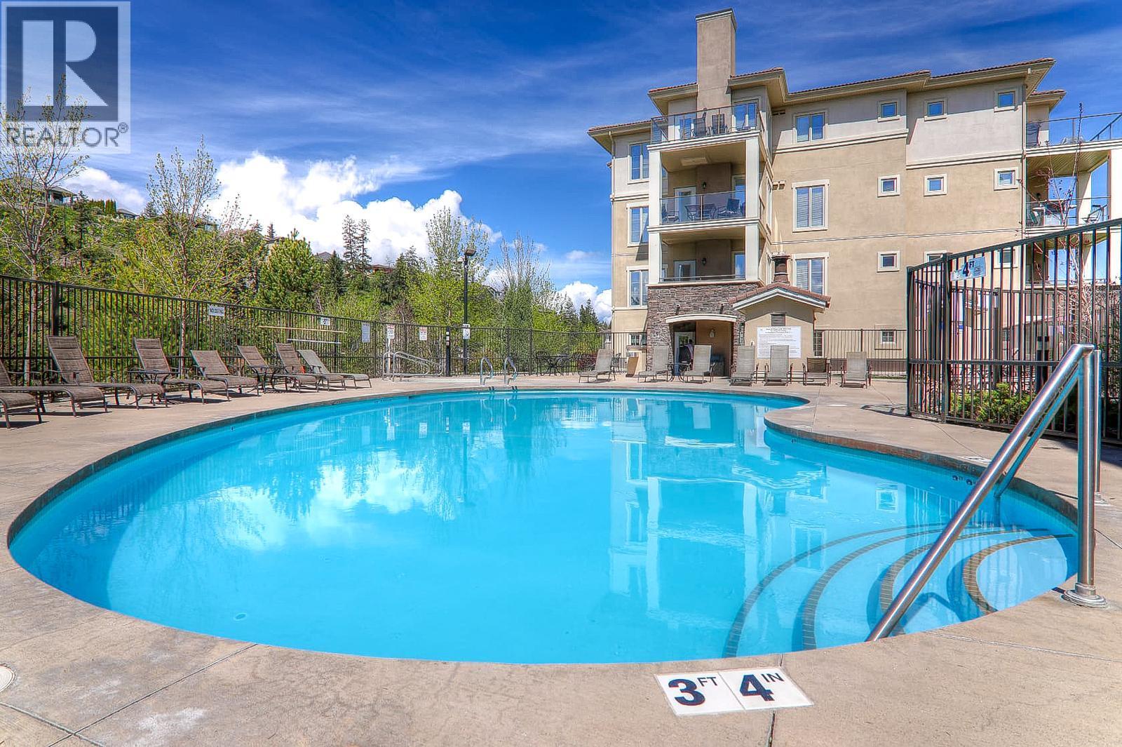 1402 1875 Country Club Drive, Kelowna