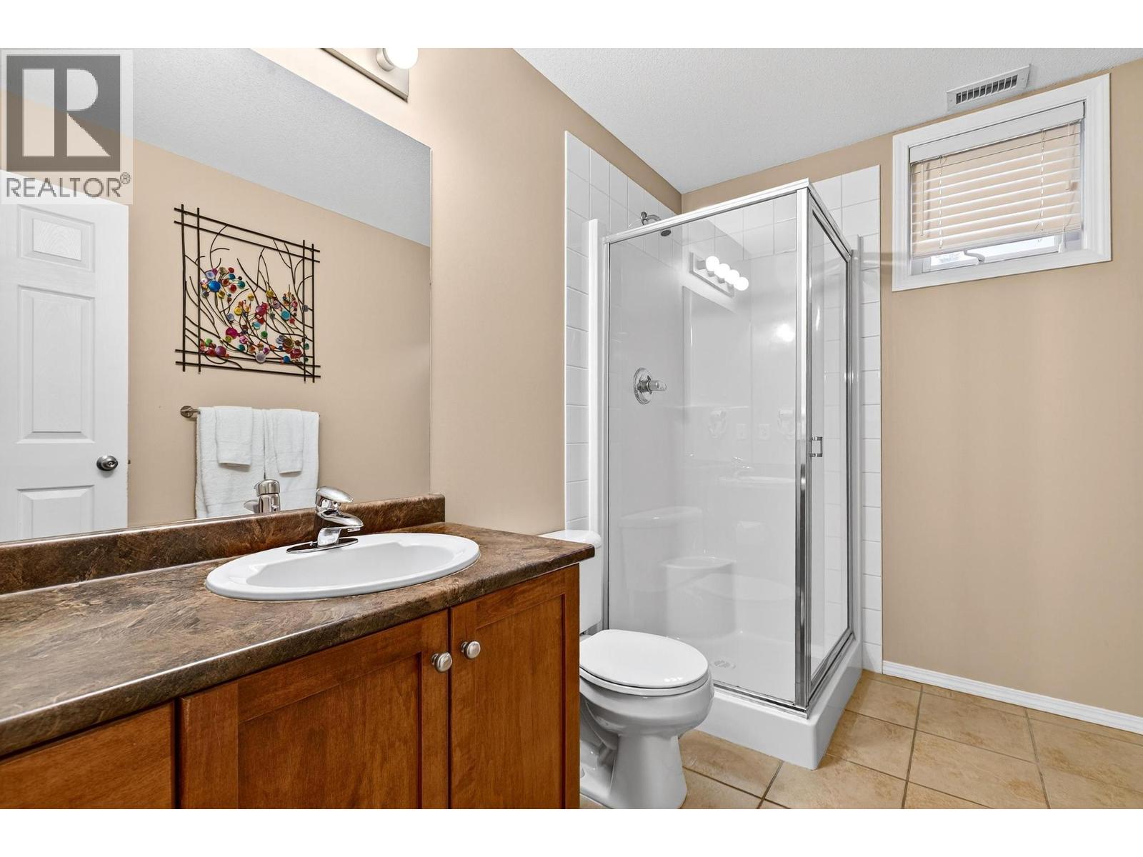 1402 1875 Country Club Drive, Kelowna