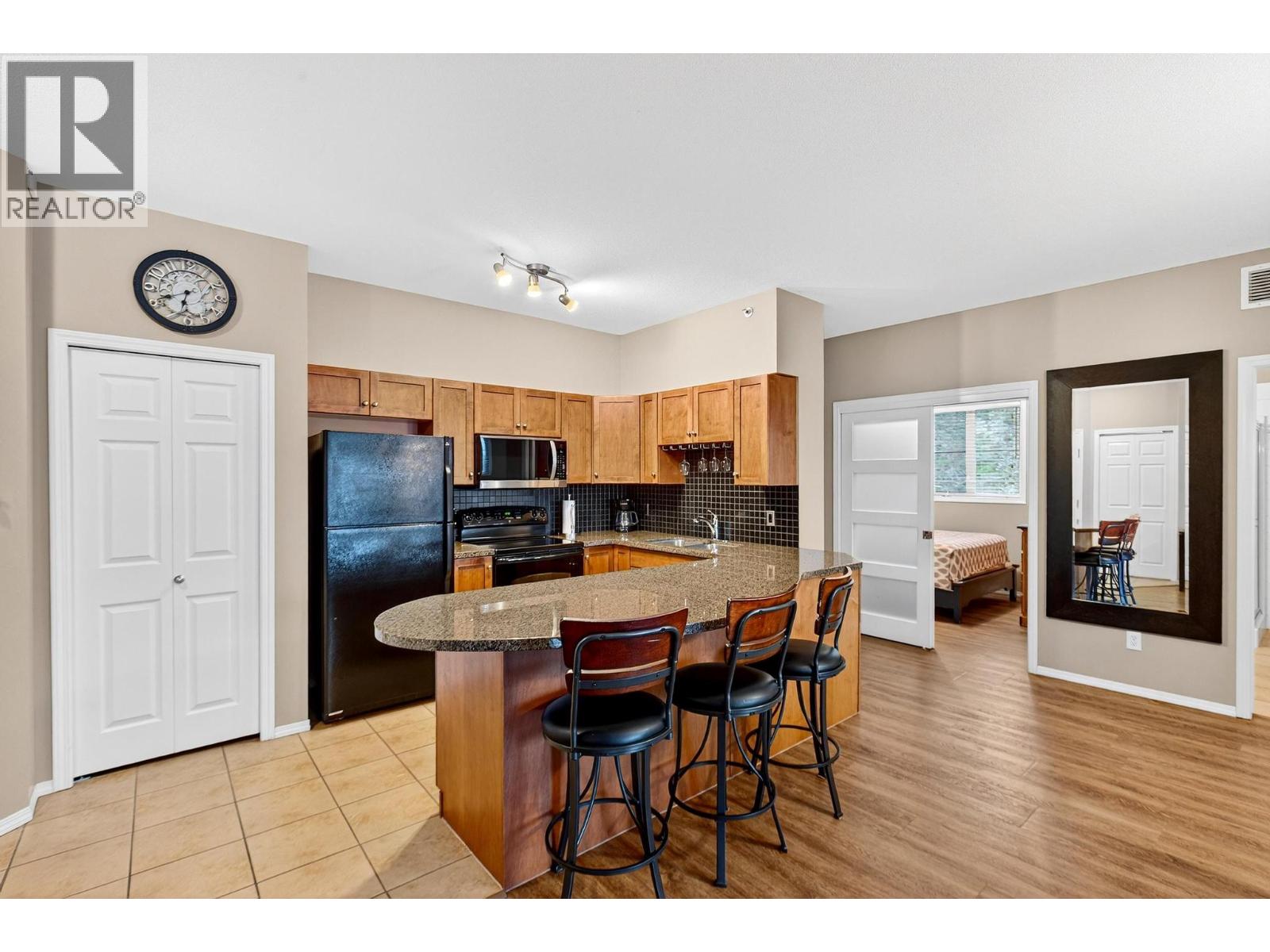 1402 1875 Country Club Drive, Kelowna