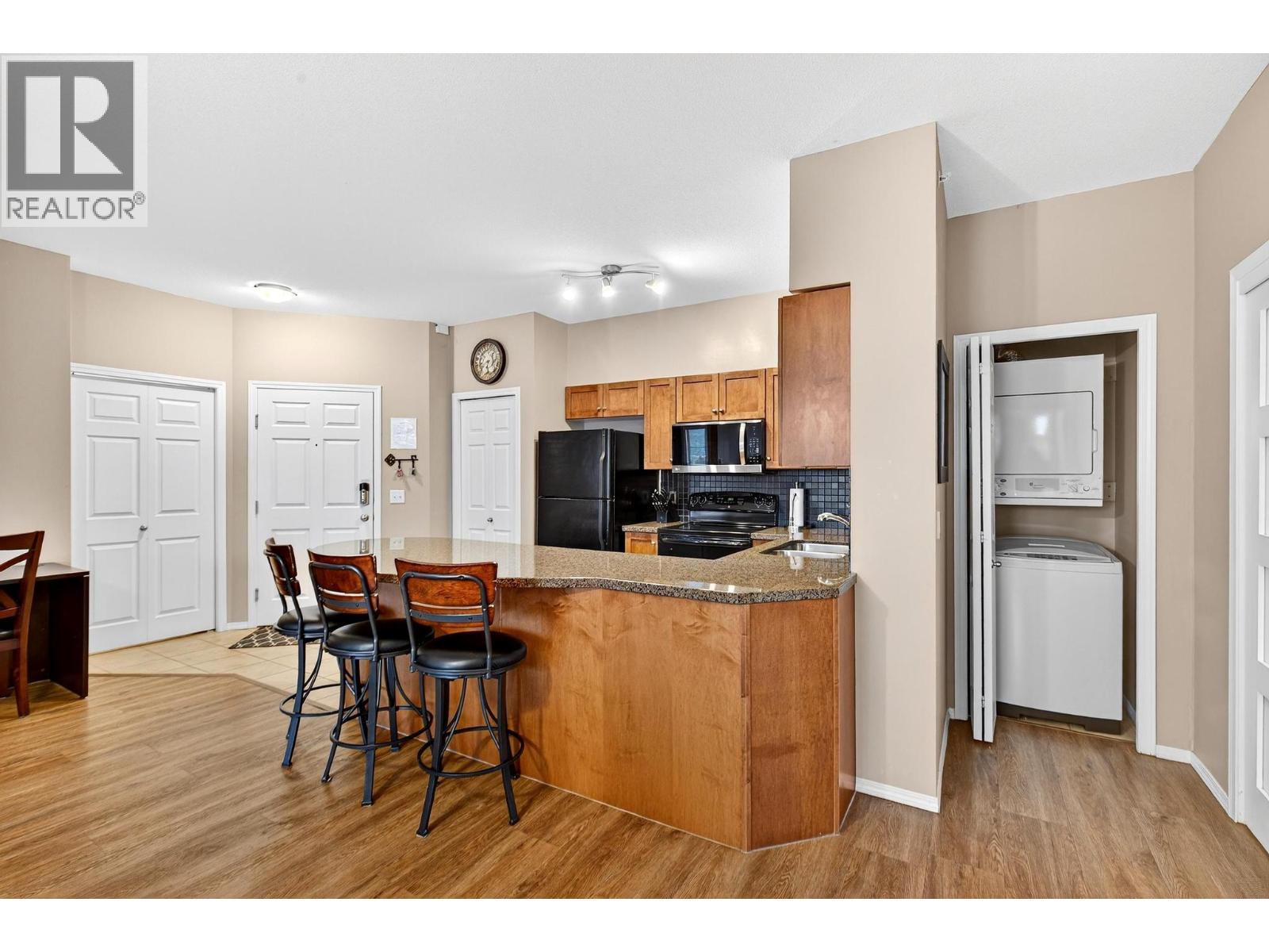 1402 1875 Country Club Drive, Kelowna