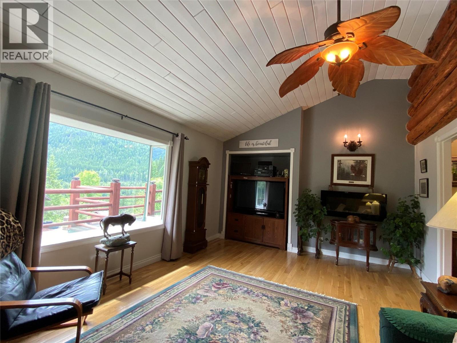 4405 Erie Ross-Spur Road, Salmo