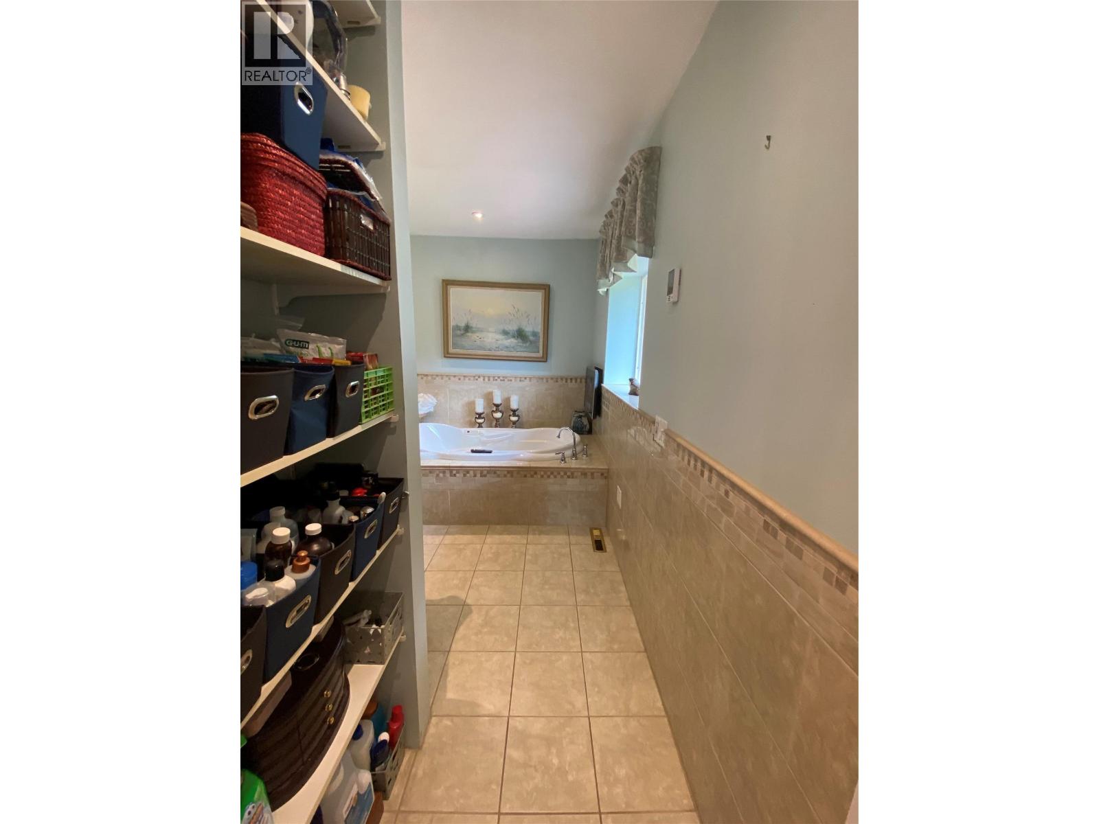 4405 Erie Ross-Spur Road, Salmo