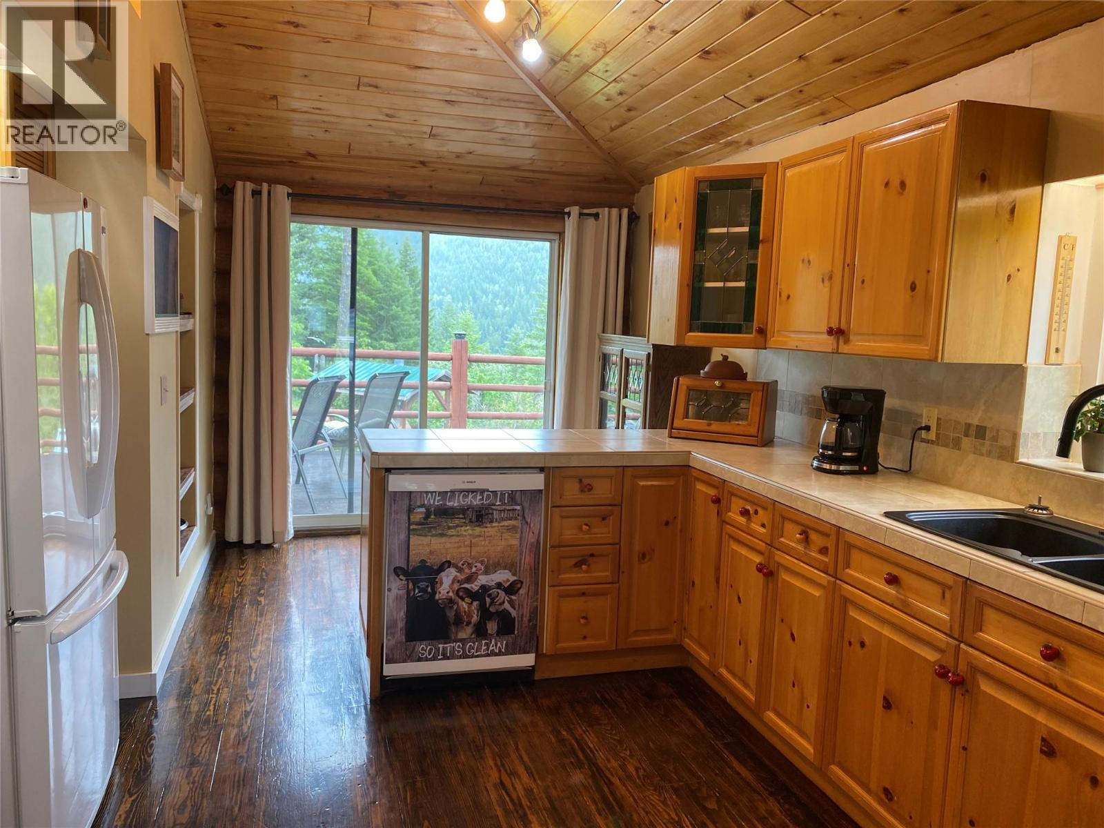 4405 Erie Ross-Spur Road, Salmo