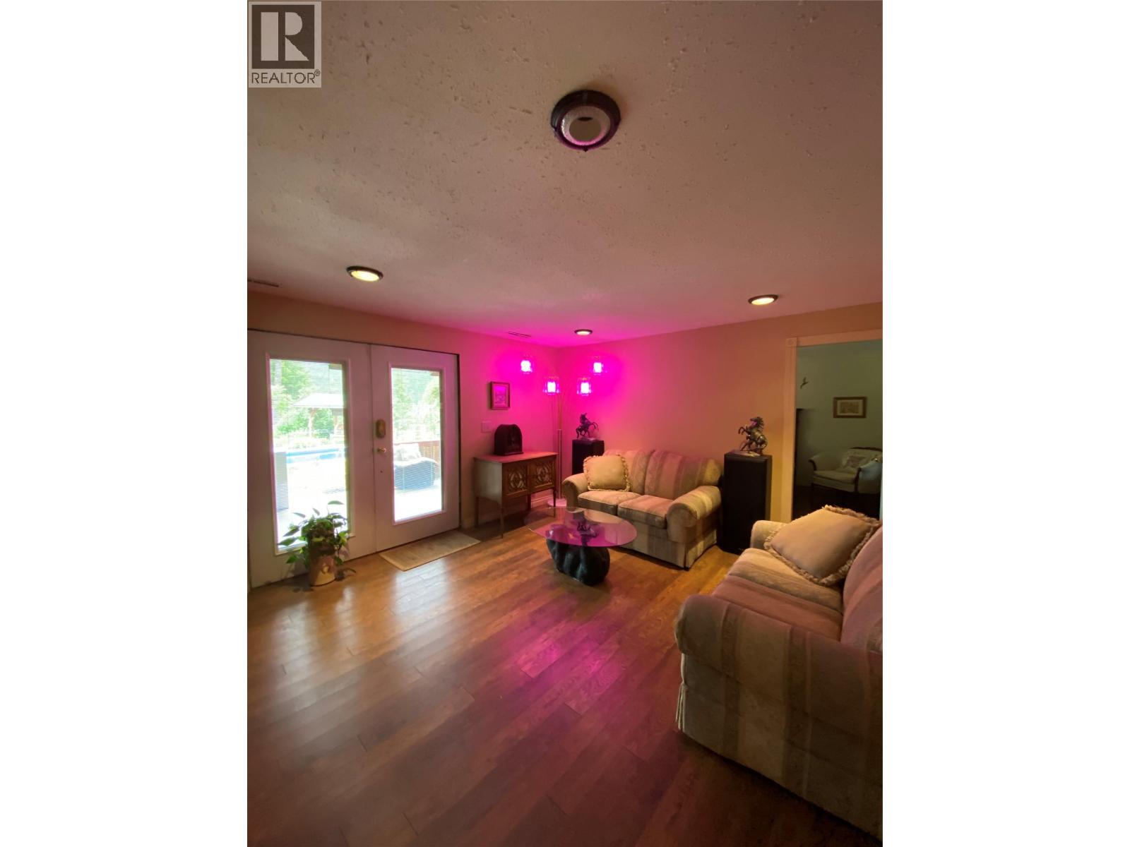 4405 Erie Ross-Spur Road, Salmo