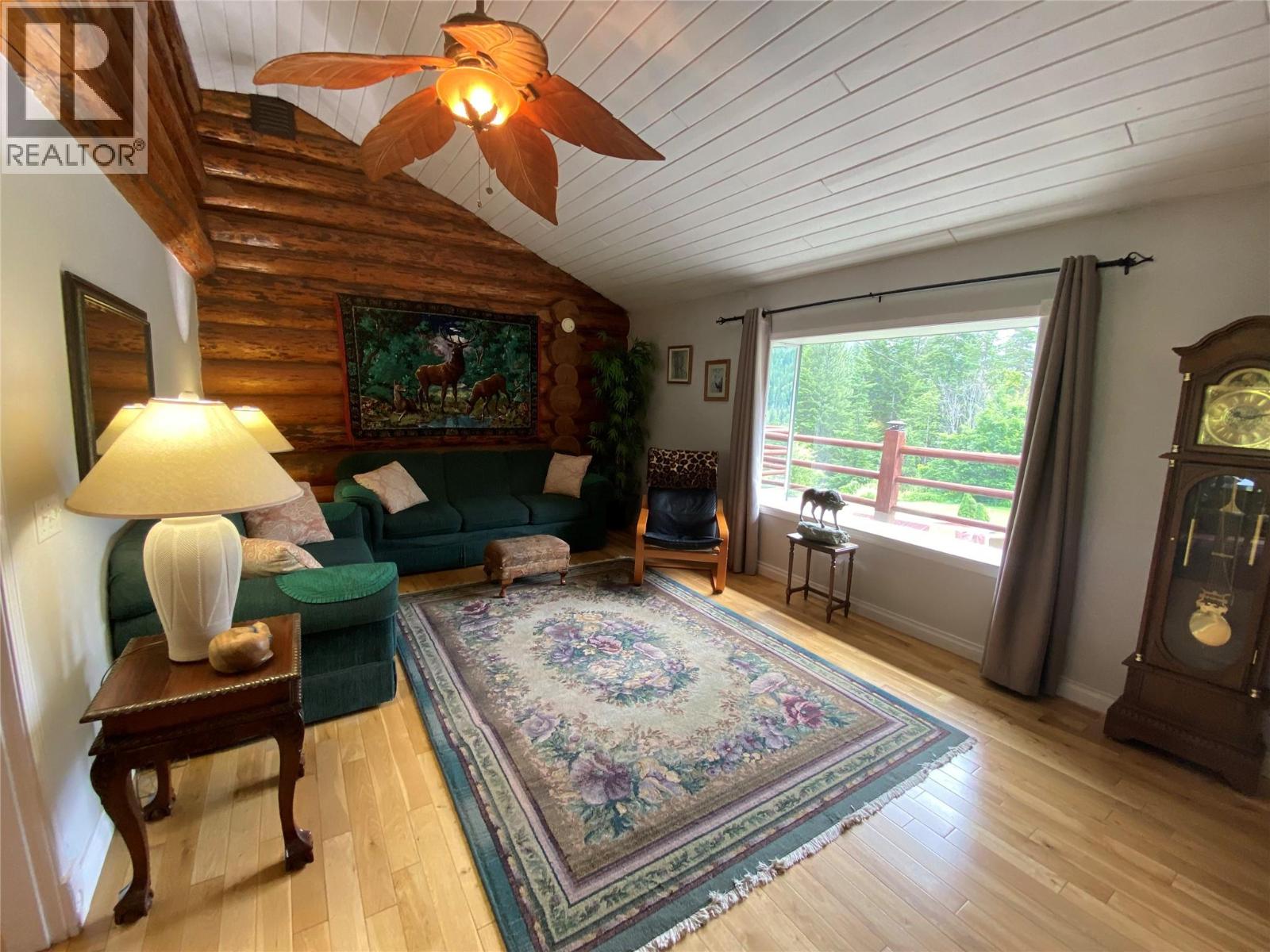 4405 Erie Ross-Spur Road, Salmo