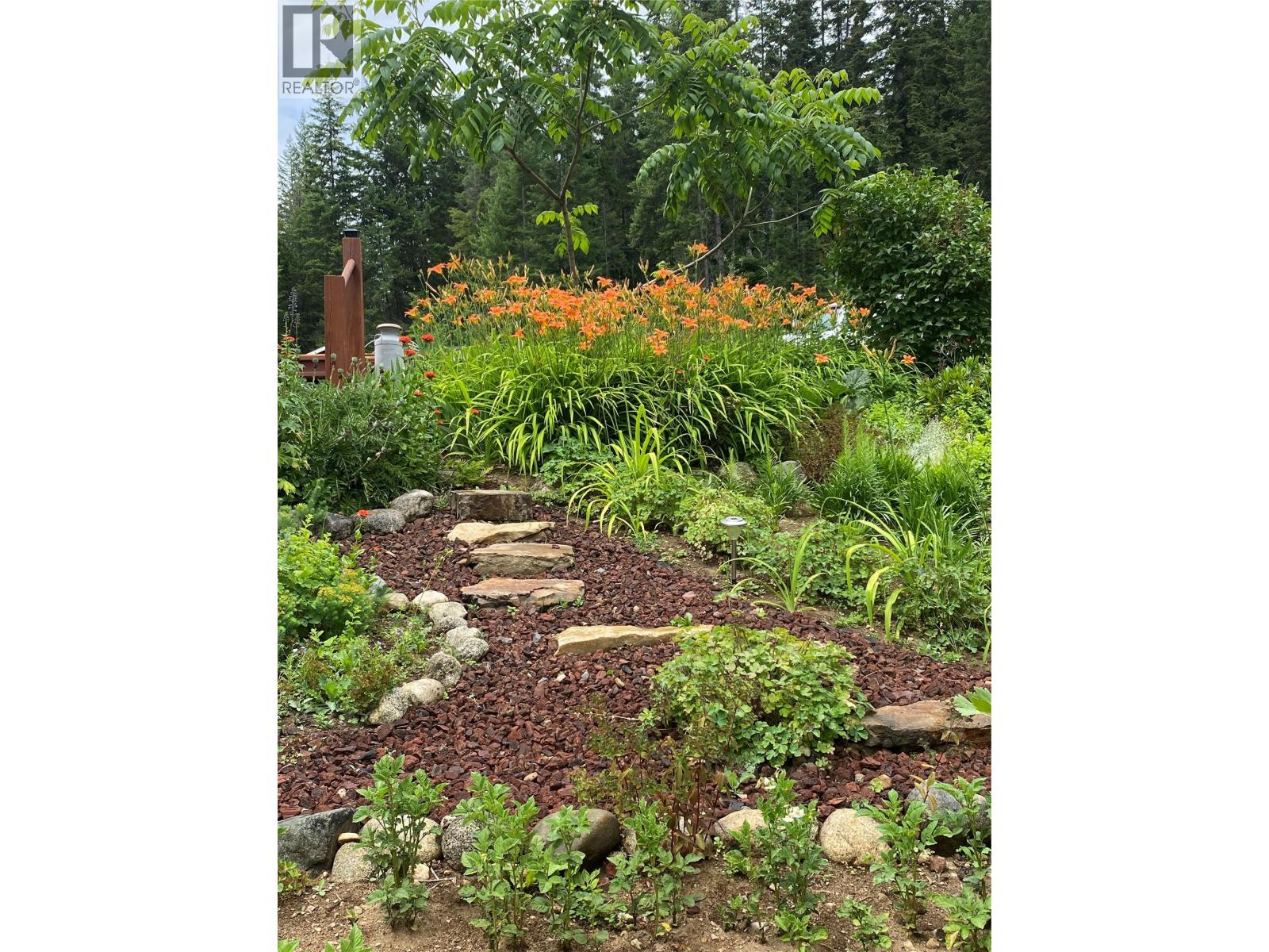 4405 Erie Ross-Spur Road, Salmo