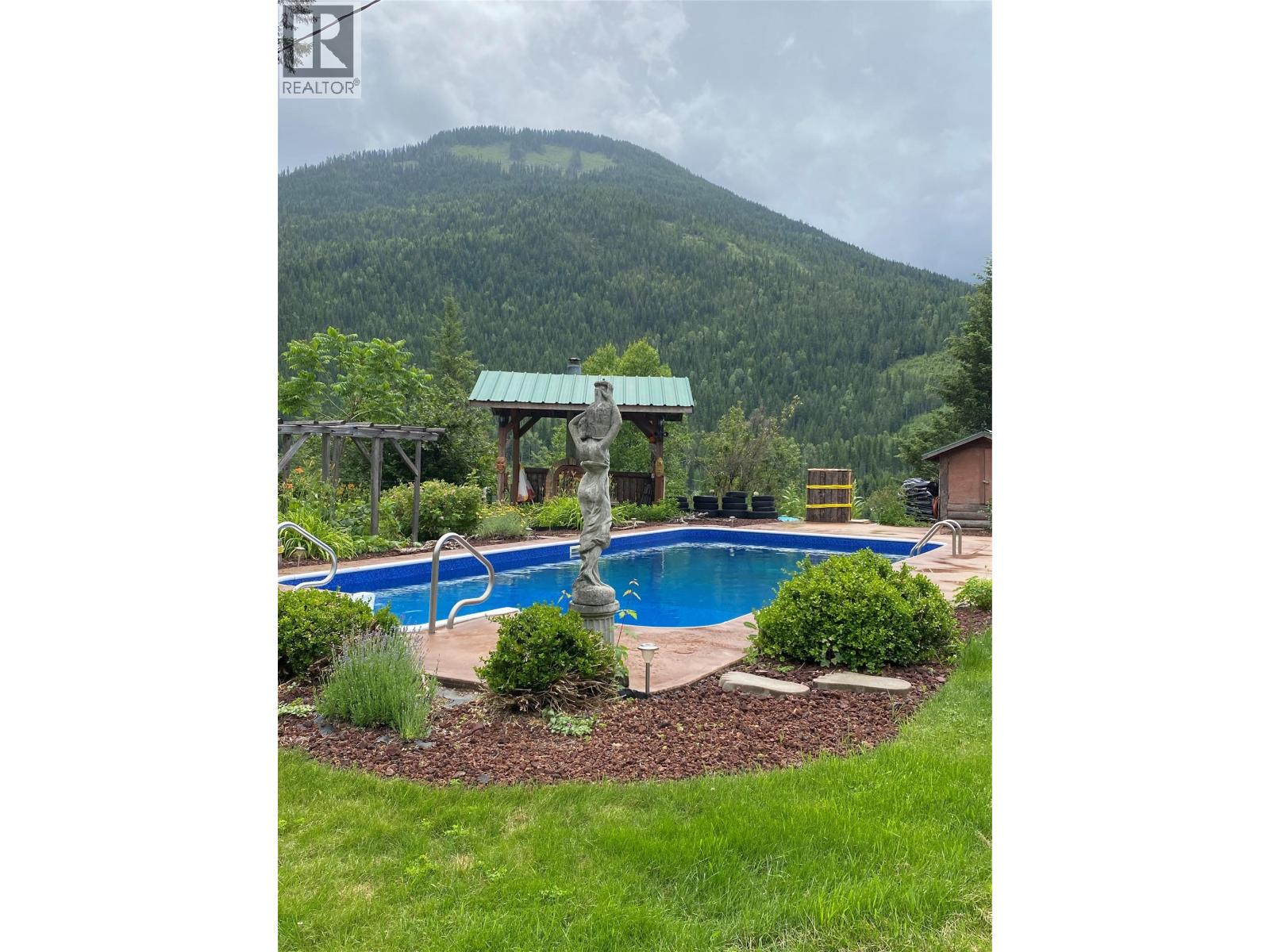 4405 Erie Ross-Spur Road, Salmo