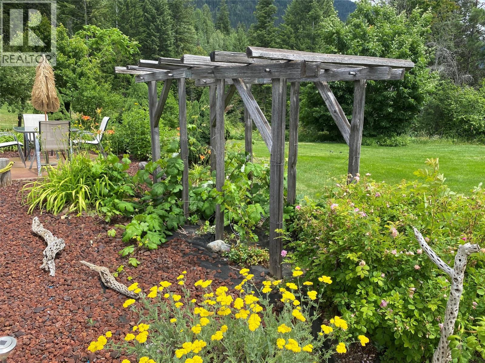 4405 Erie Ross-Spur Road, Salmo