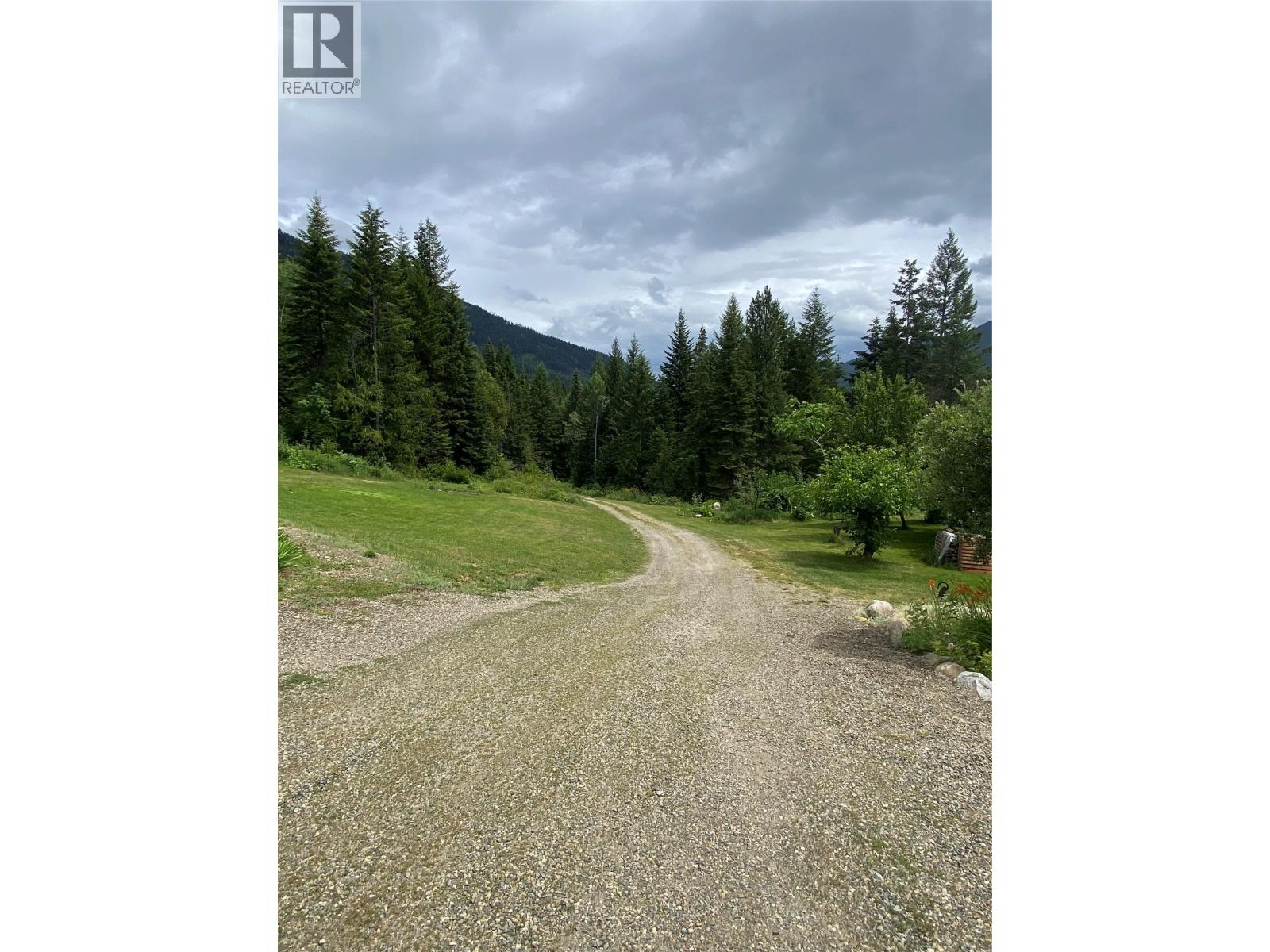 4405 Erie Ross-Spur Road, Salmo