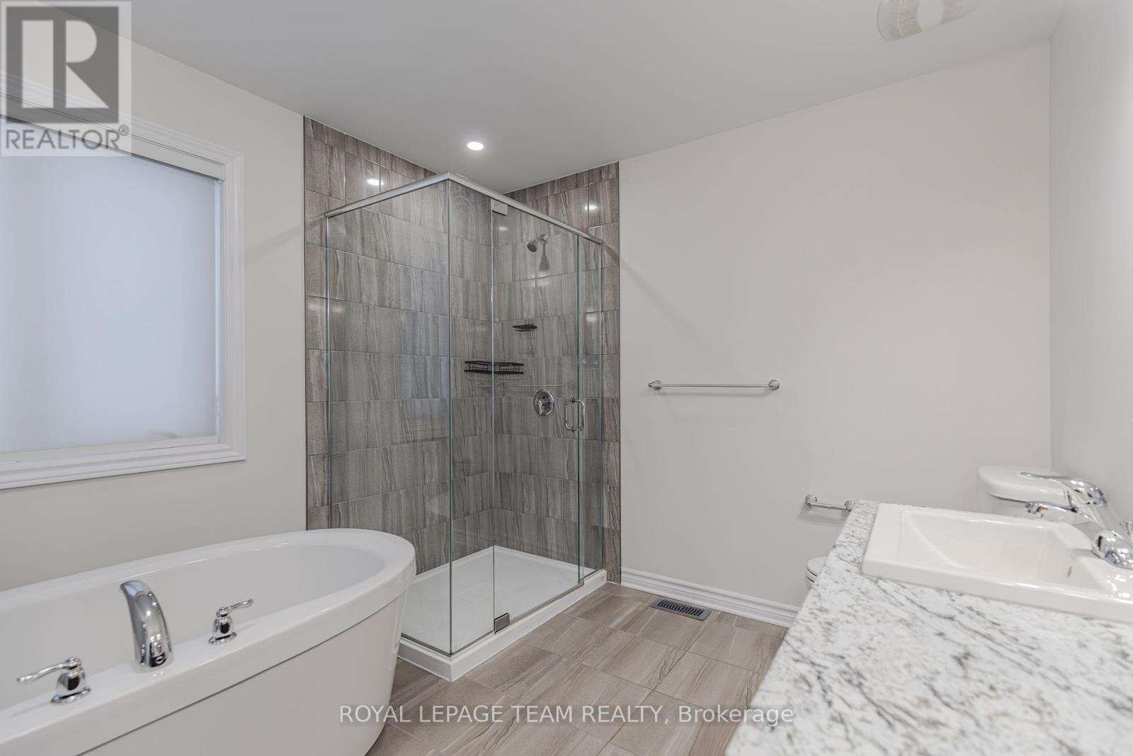 Primary Bed Ensuite Bathroom