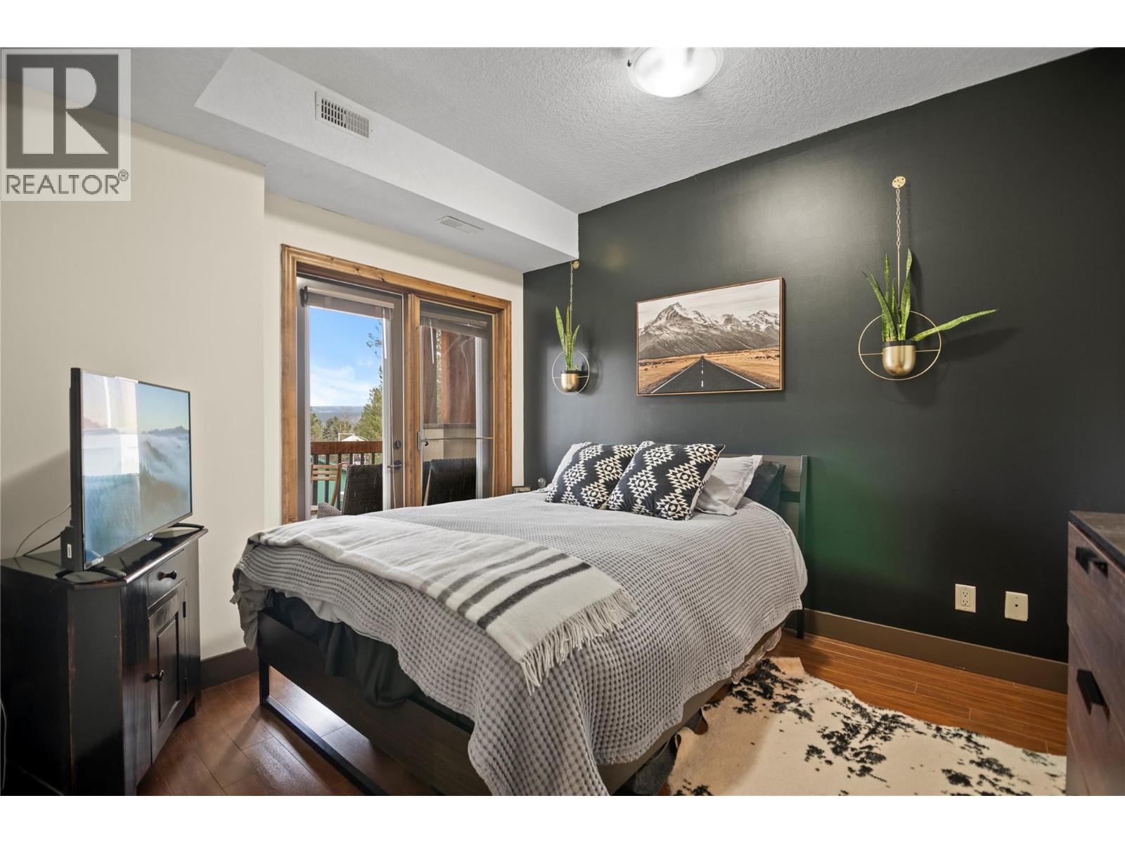 #2206 7495 Columbia Avenue - 4