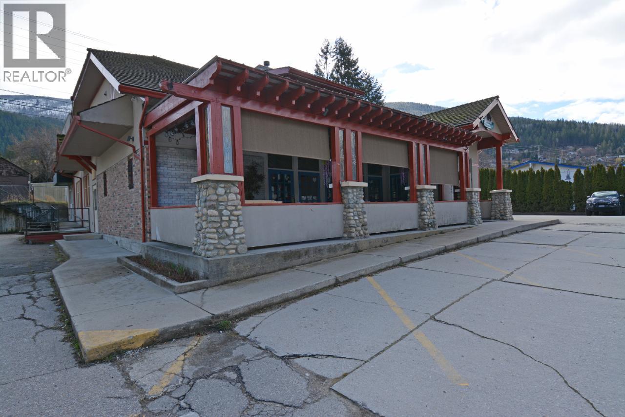  712 NELSON Avenue, Nelson