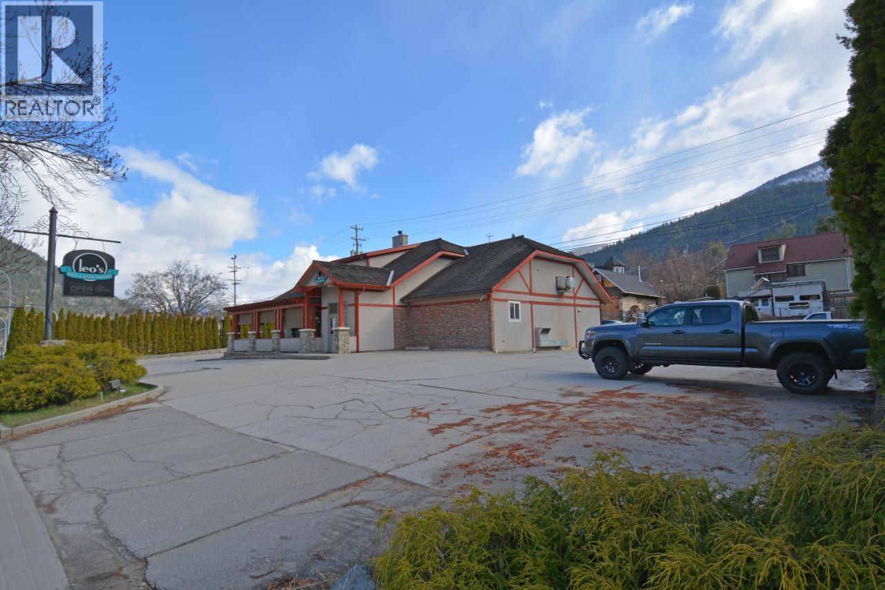  712 NELSON Avenue, Nelson