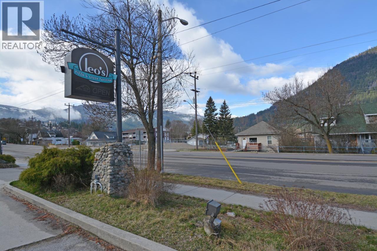  712 NELSON Avenue, Nelson