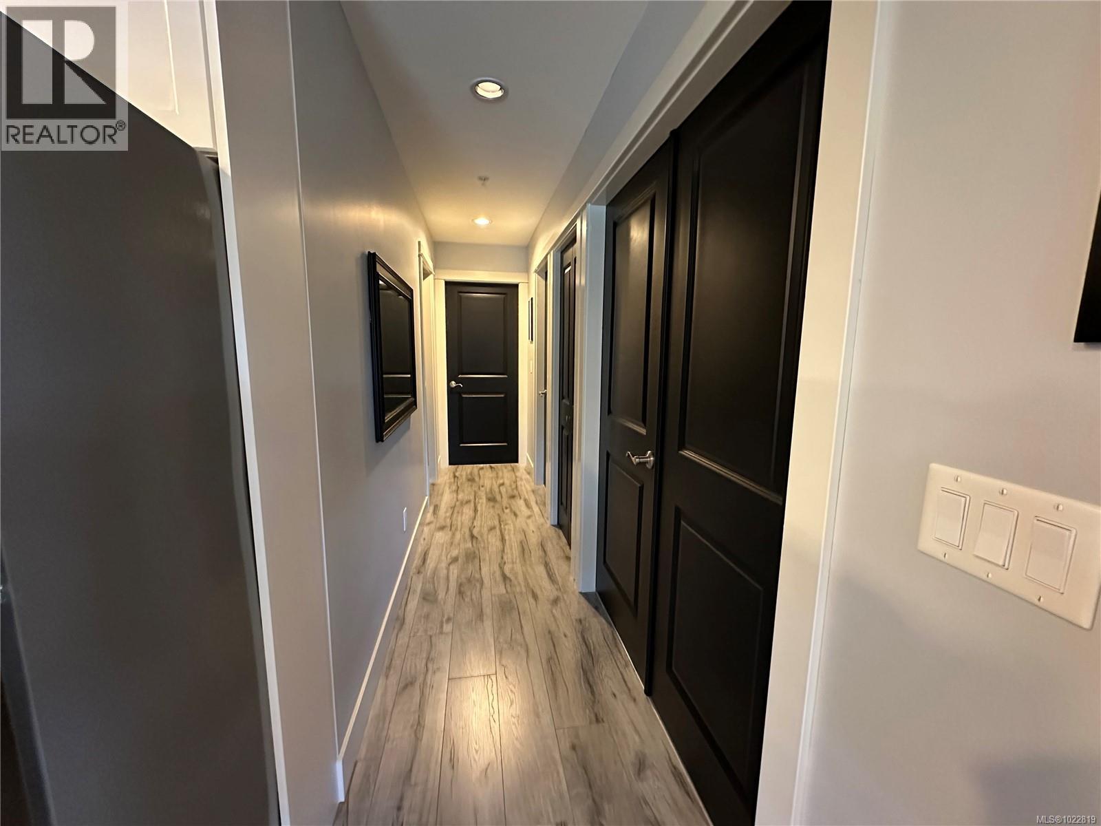 #3 6183 NITINAT WAY - 14