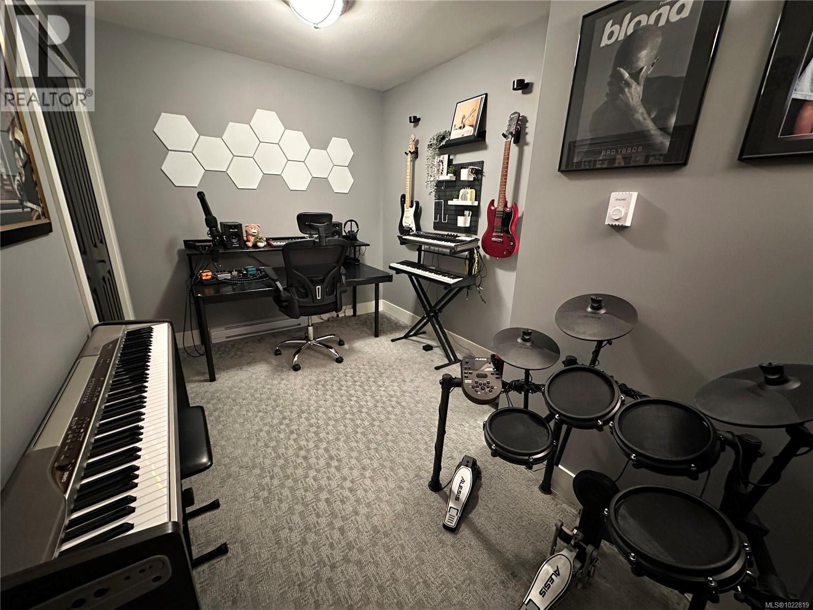 #3 6183 NITINAT WAY - 16