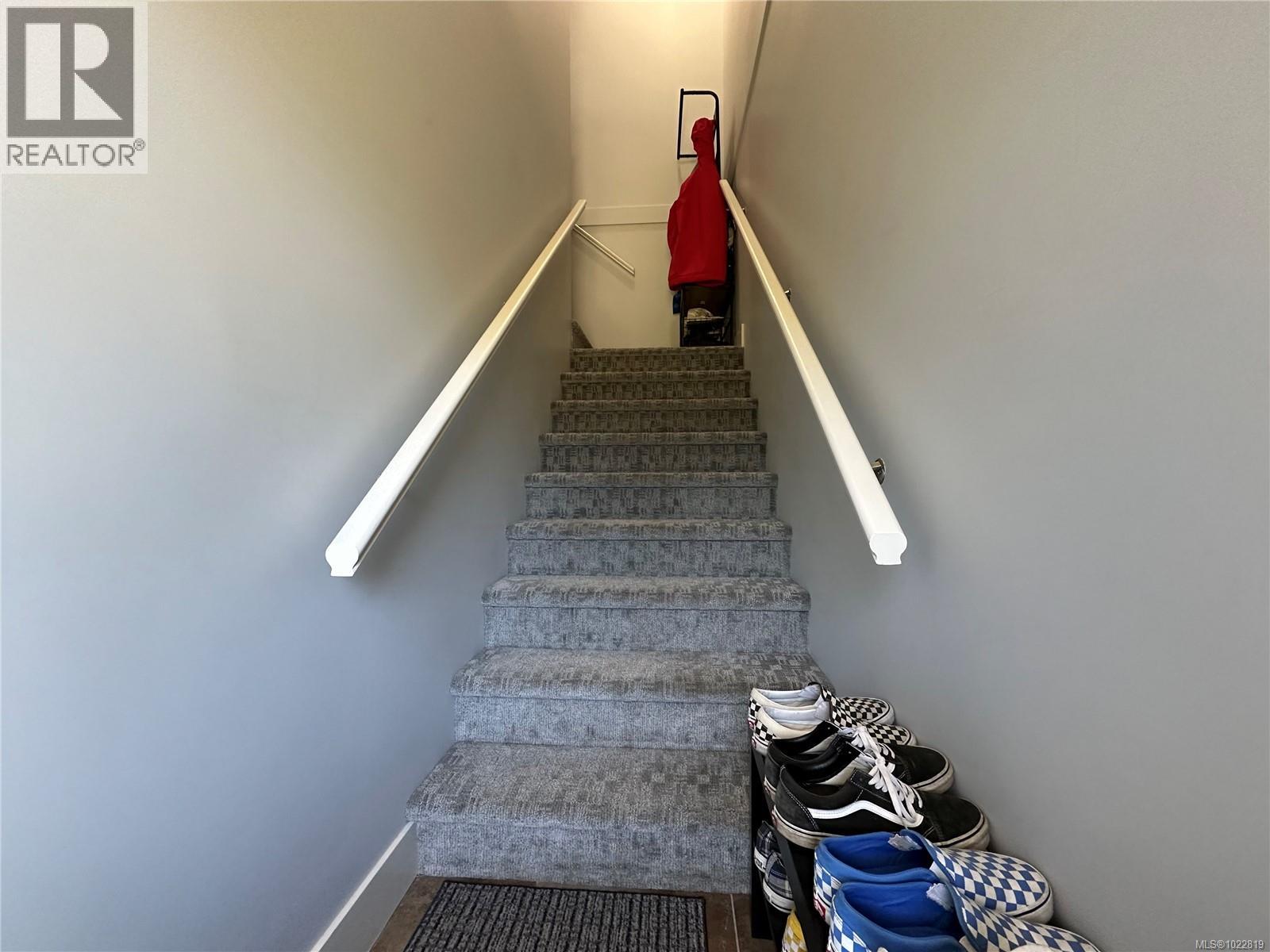 #3 6183 NITINAT WAY - 32