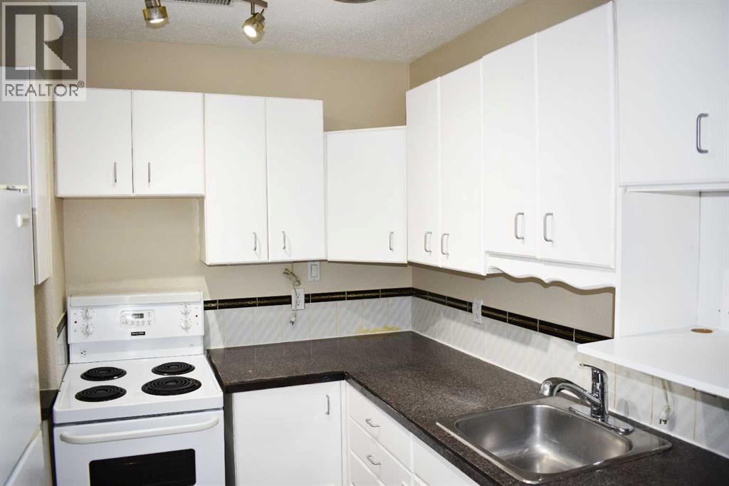 Single Family House for Sale in   Dalton Drive NW Dalhousie Calgary 