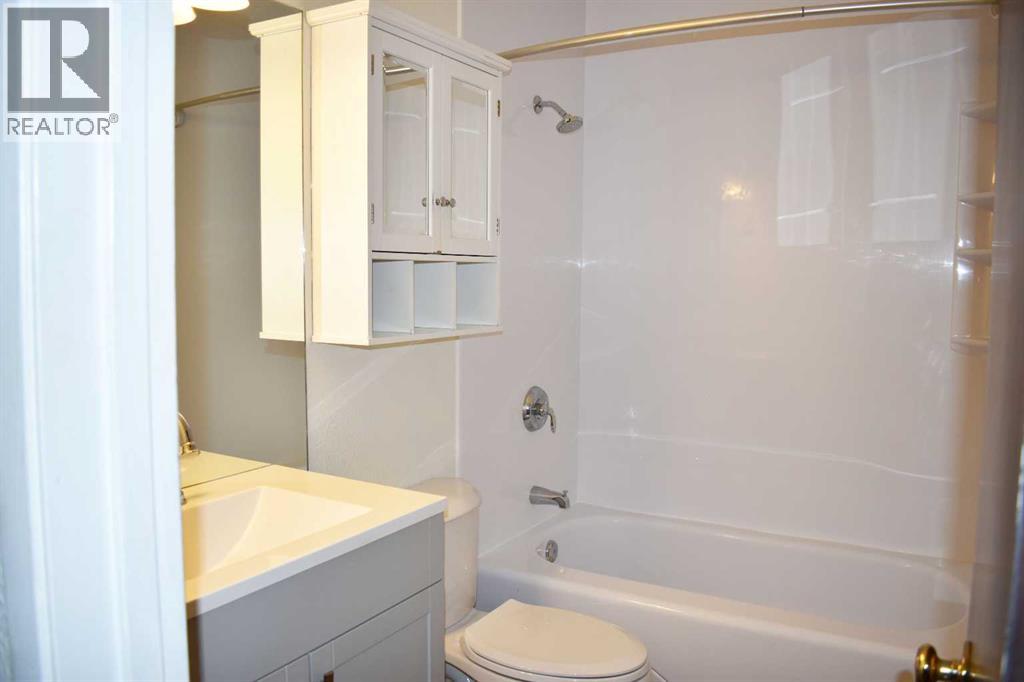 Single Family House for Sale in   Dalton Drive NW Dalhousie Calgary 