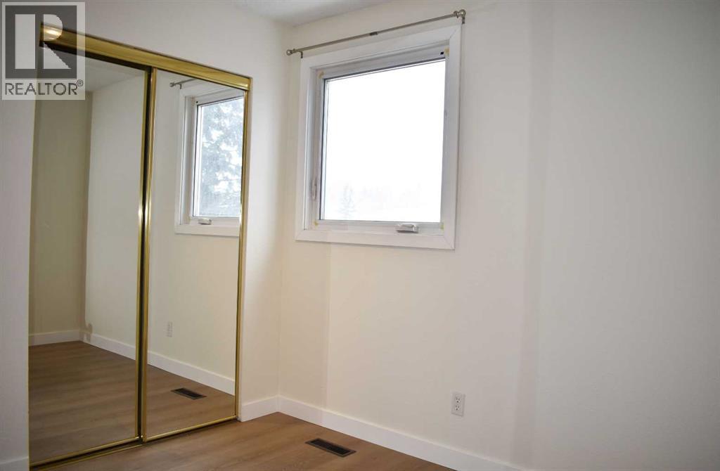 Single Family House for Sale in   Dalton Drive NW Dalhousie Calgary 