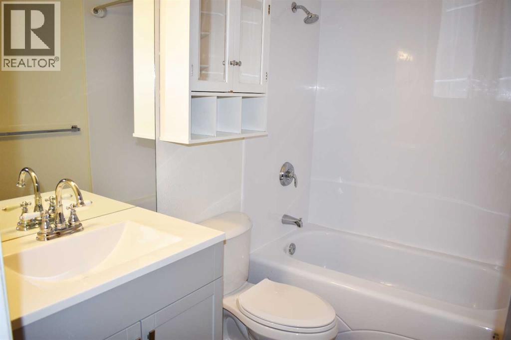 Single Family House for Sale in   Dalton Drive NW Dalhousie Calgary 