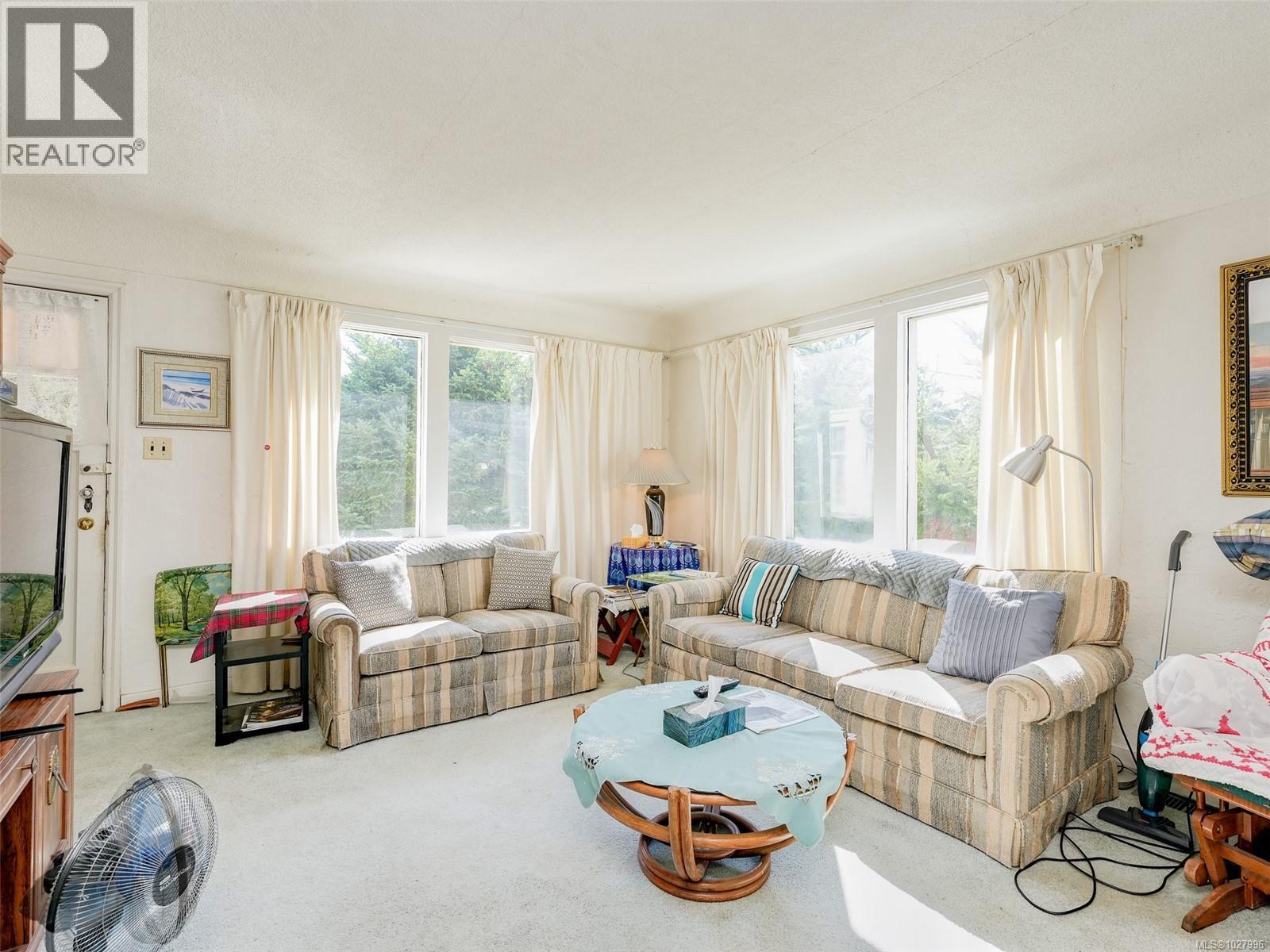  8 Camden Avenue, View Royal