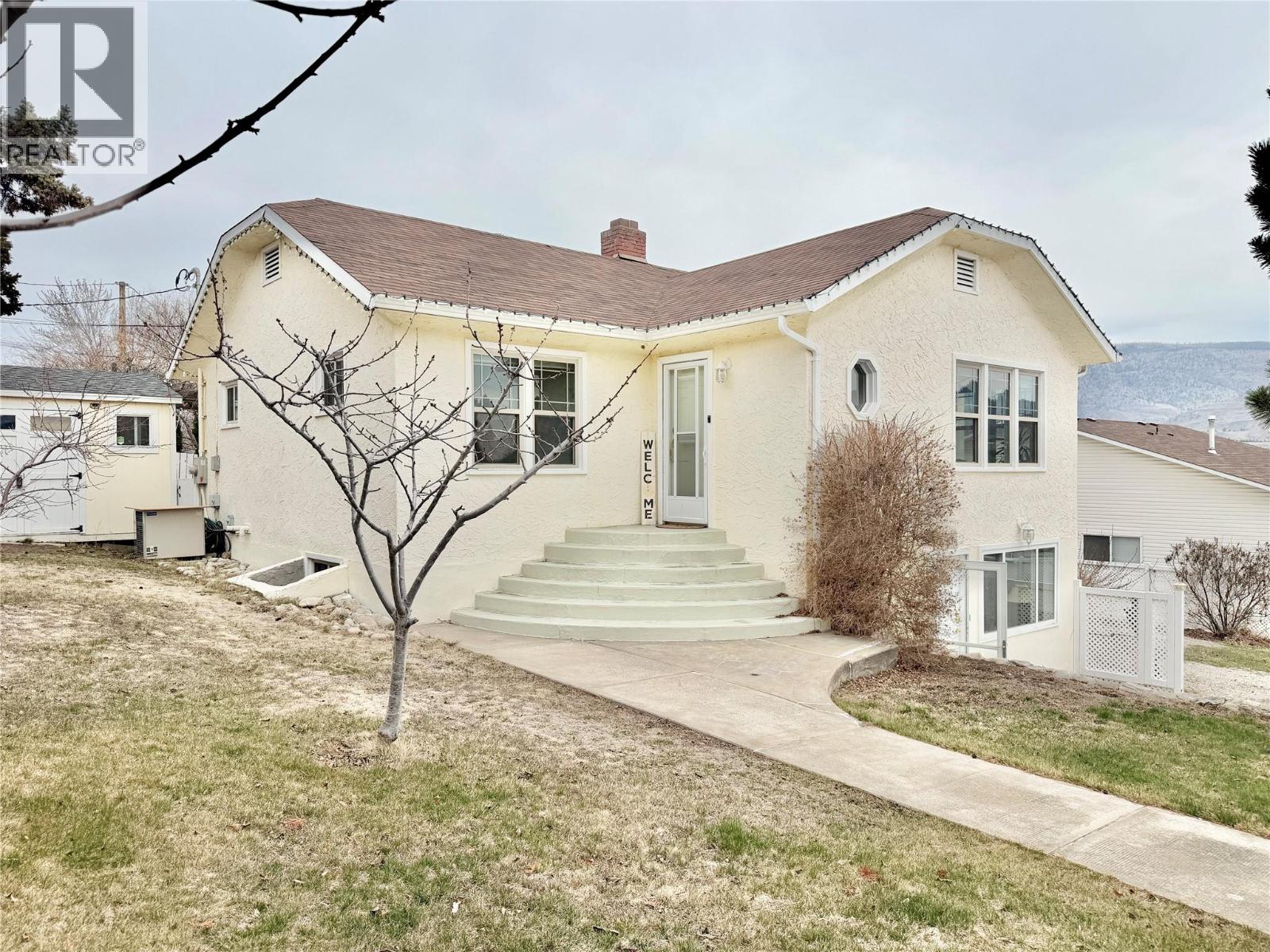 650 School Avenue, Oliver