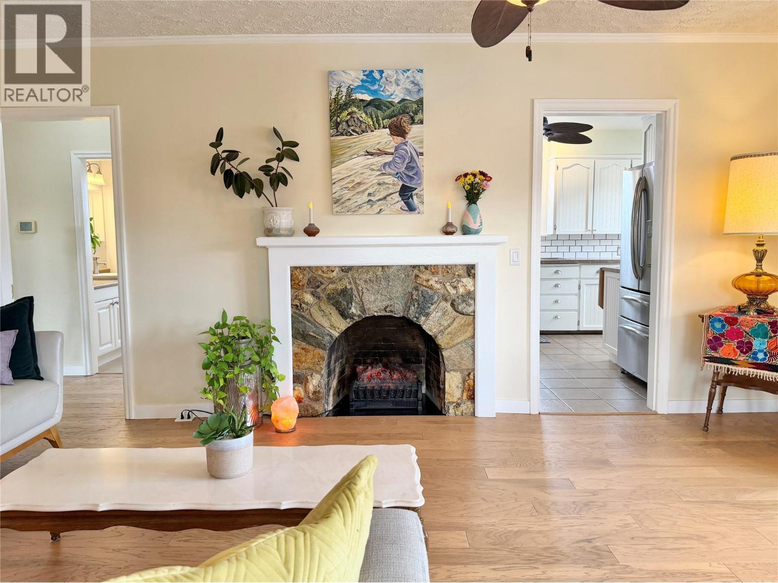 650 School Avenue, Oliver