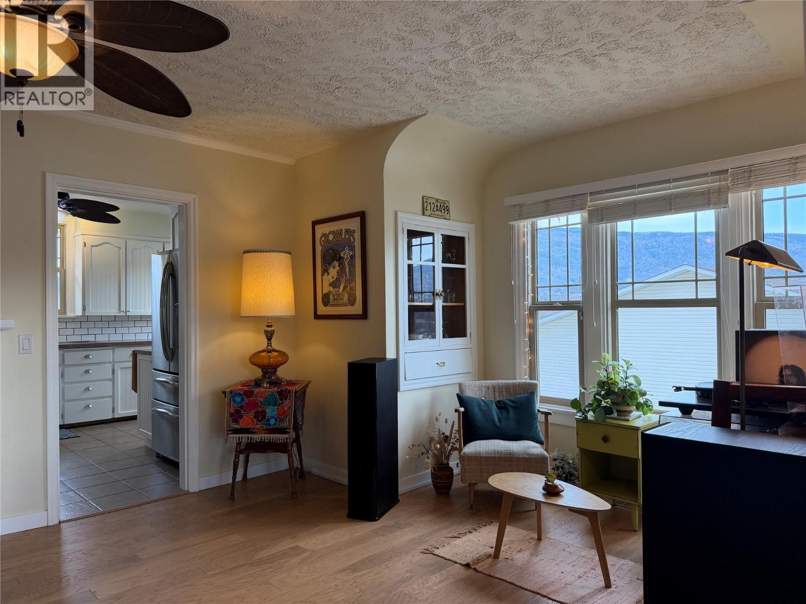 650 School Avenue, Oliver