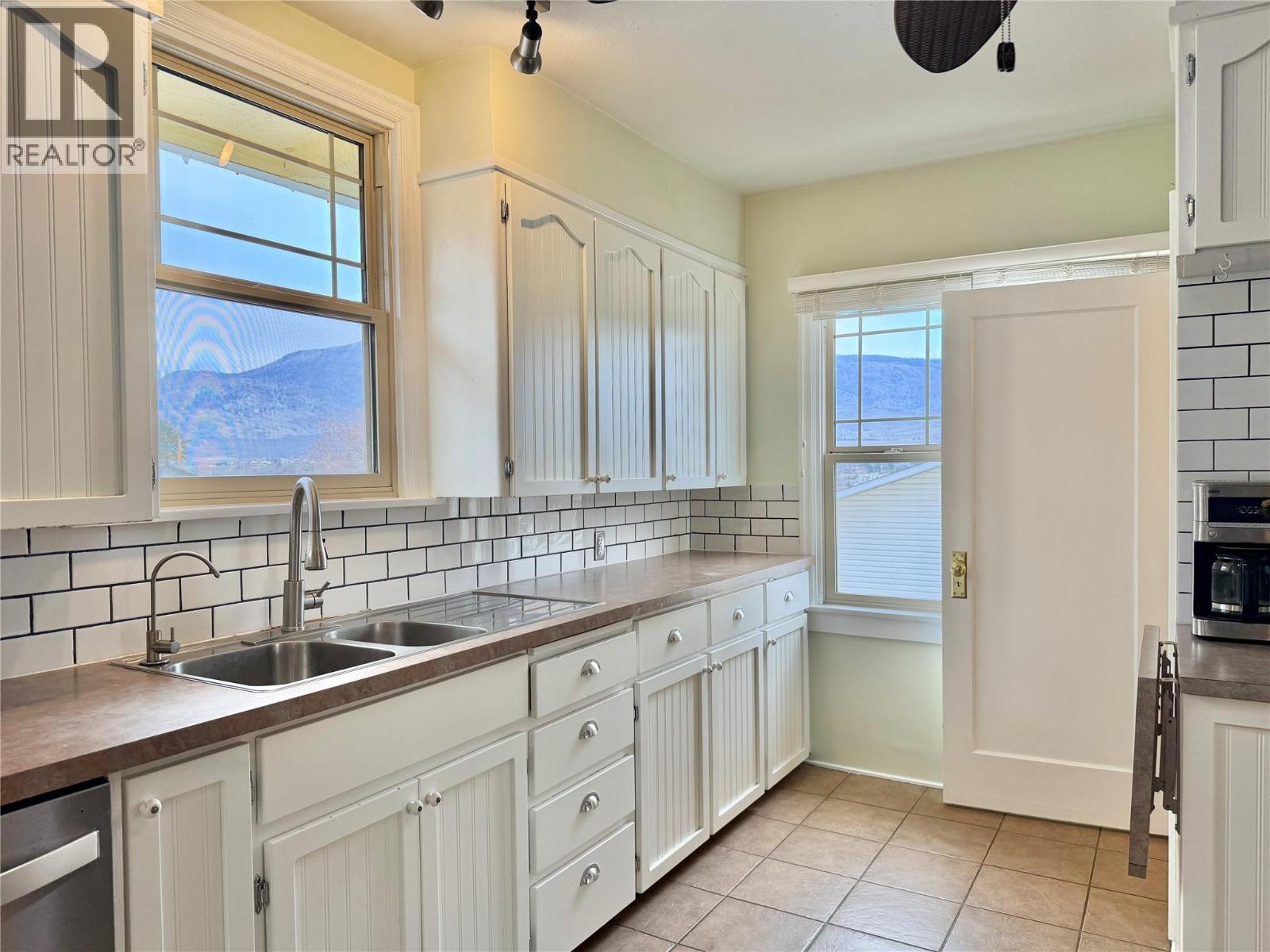 650 School Avenue, Oliver