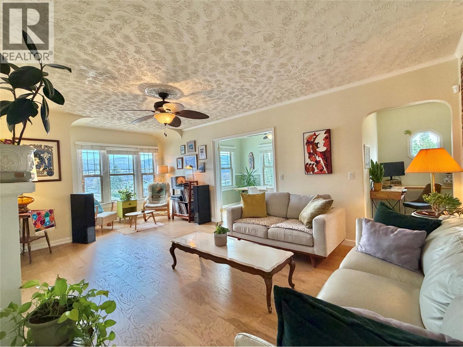 650 School Avenue, Oliver