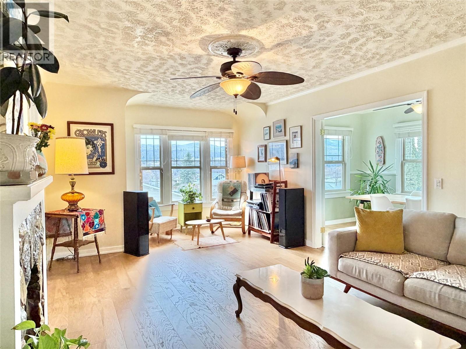 650 School Avenue, Oliver