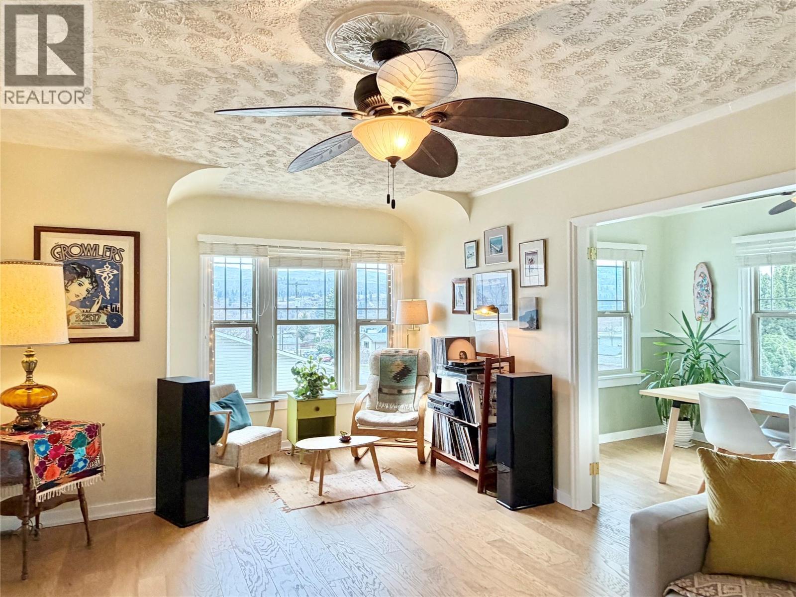 650 School Avenue, Oliver